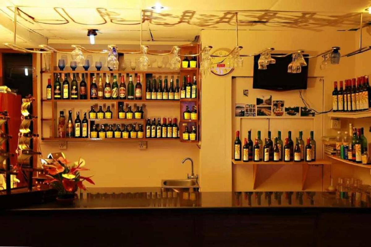bar