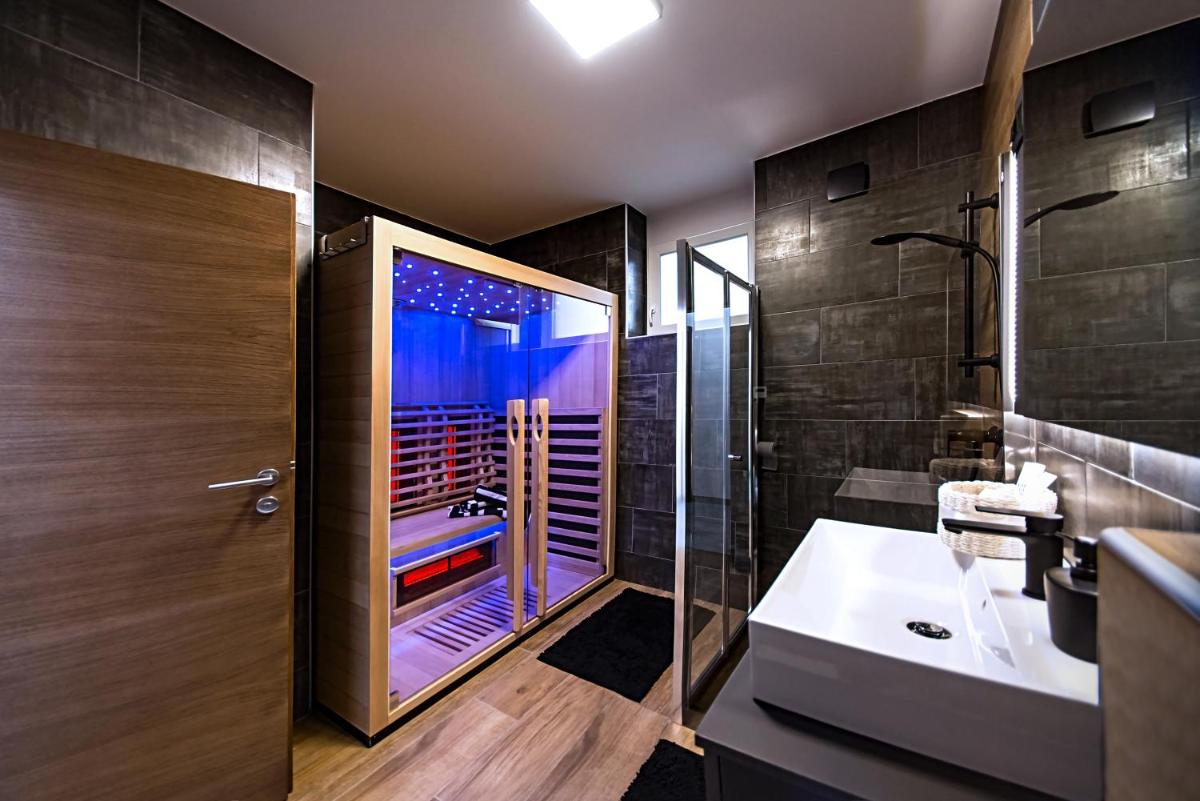 K Relax Place, Varaždinske Toplice, modern home with Sauna, Jacuzzi, WIFI view 4