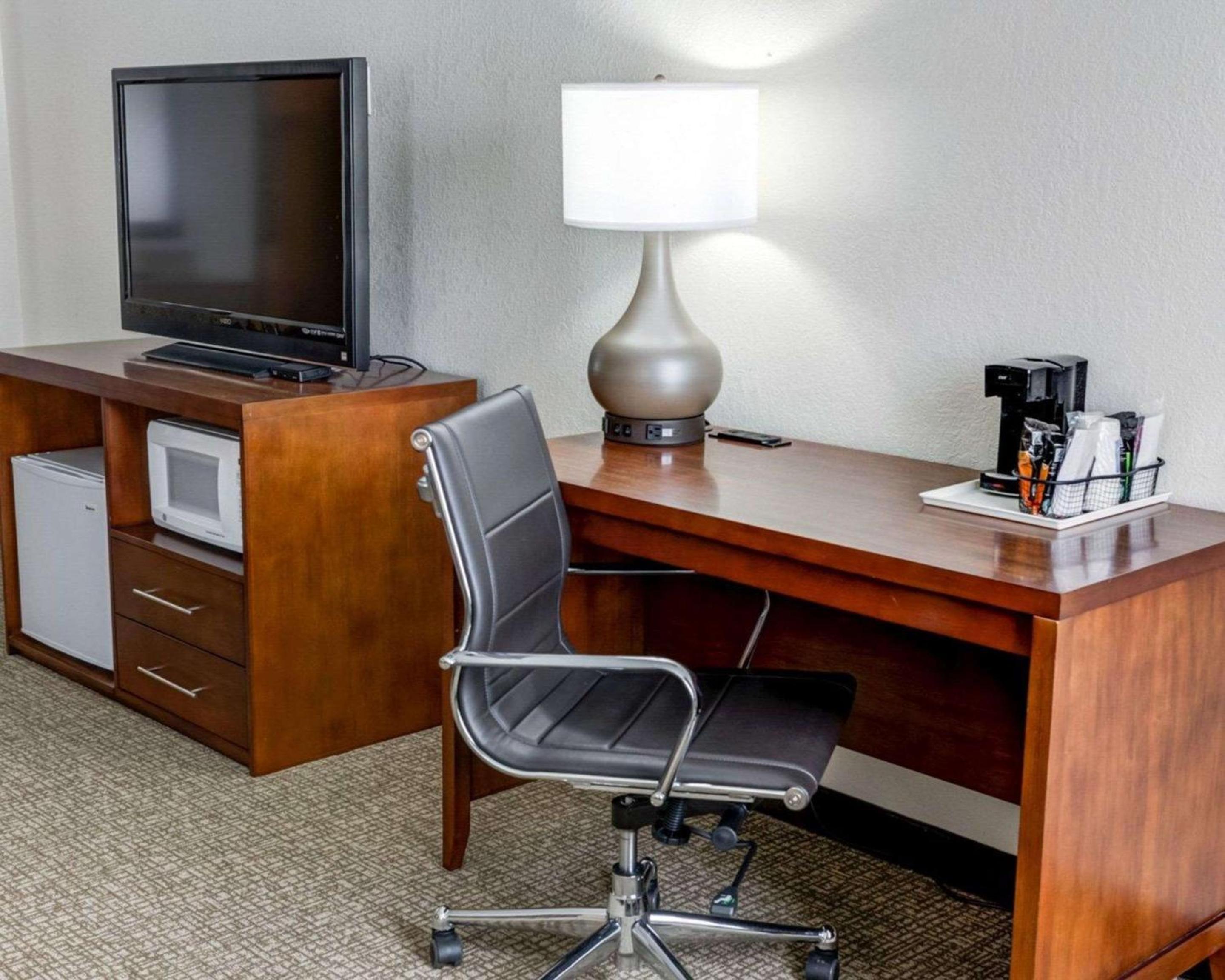 Kearney Vacations - Comfort Inn Kearney - Liberty - Property Image 1