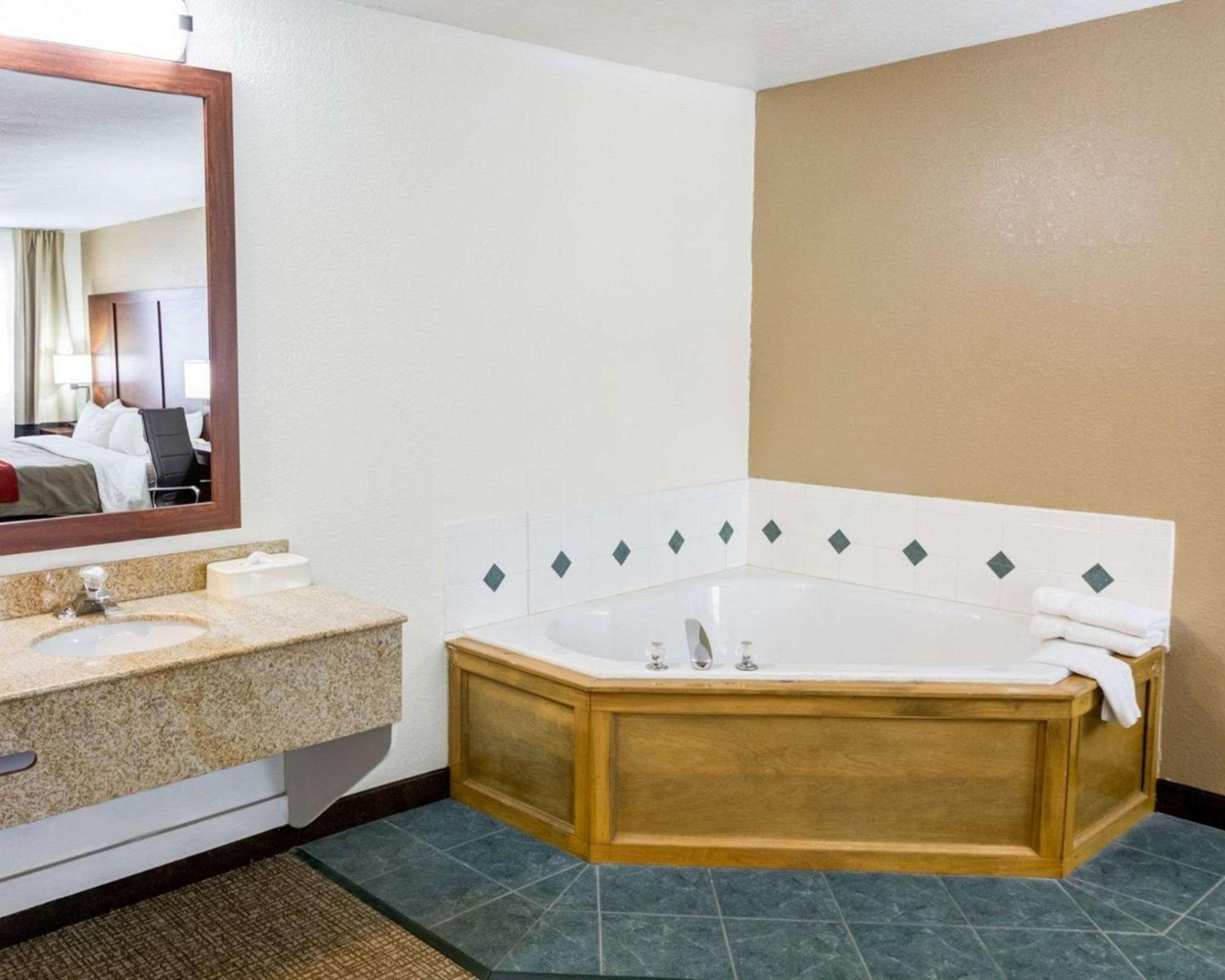 Kearney Vacations - Comfort Inn Kearney - Liberty - Property Image 14