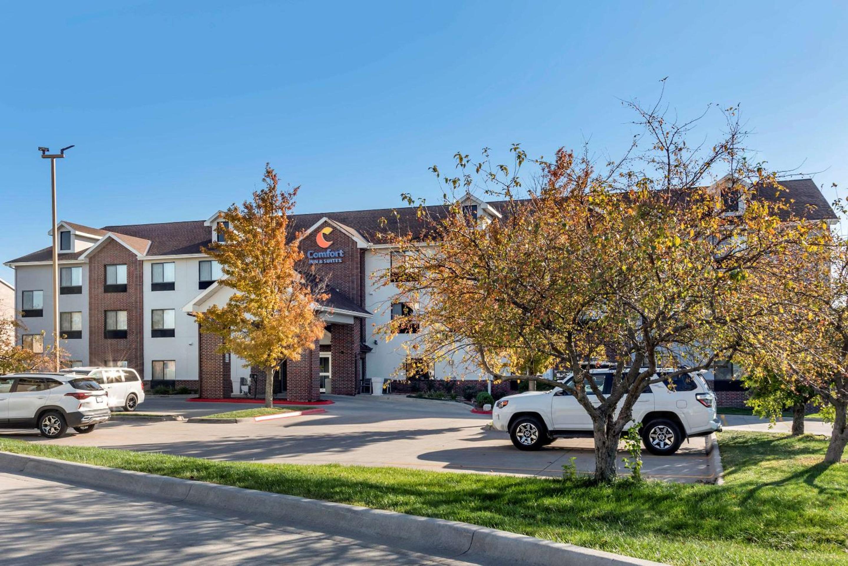 Emporia Vacations - Comfort Inn  Suites - Property Image 18