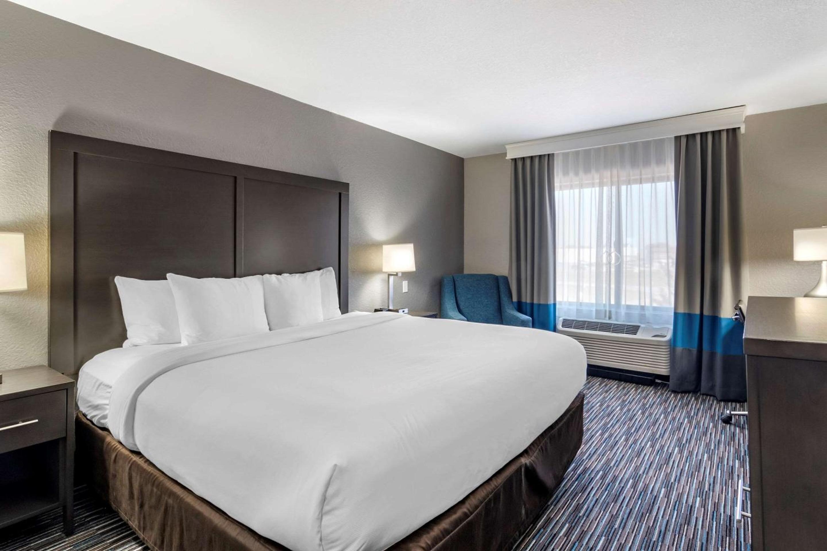 Emporia Vacations - Comfort Inn  Suites - Property Image 49