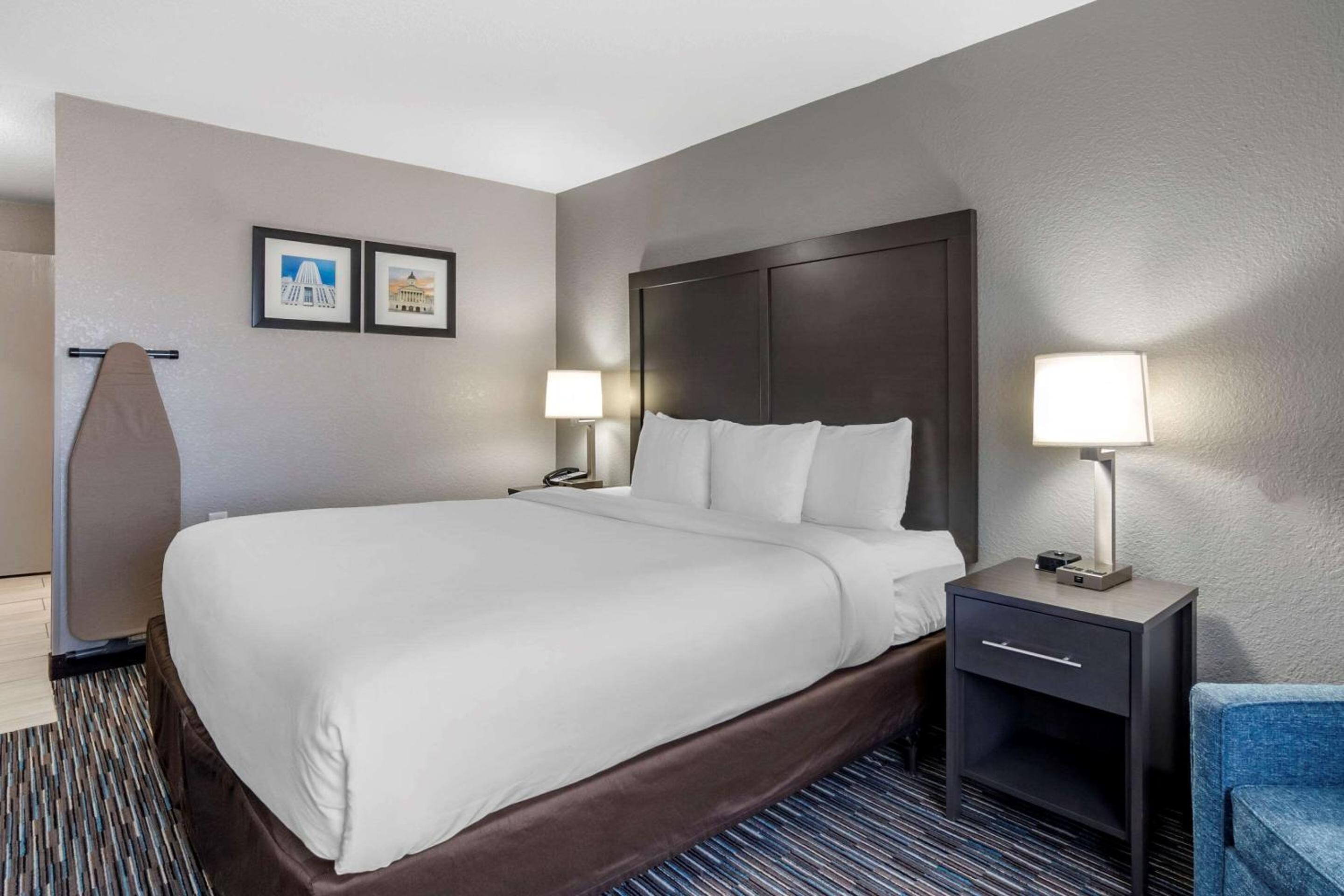 Emporia Vacations - Comfort Inn  Suites - Property Image 47