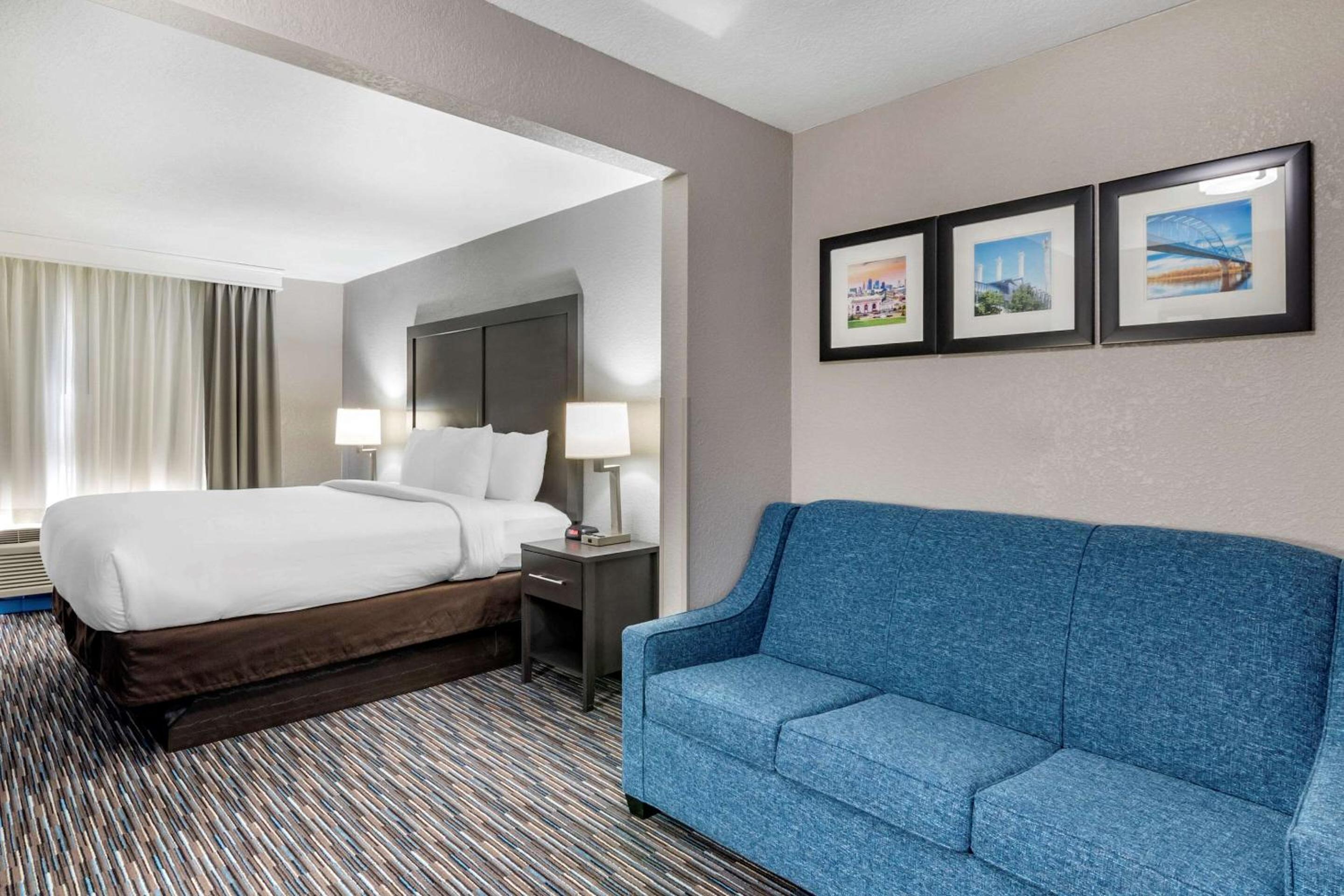 Emporia Vacations - Comfort Inn  Suites - Property Image 41