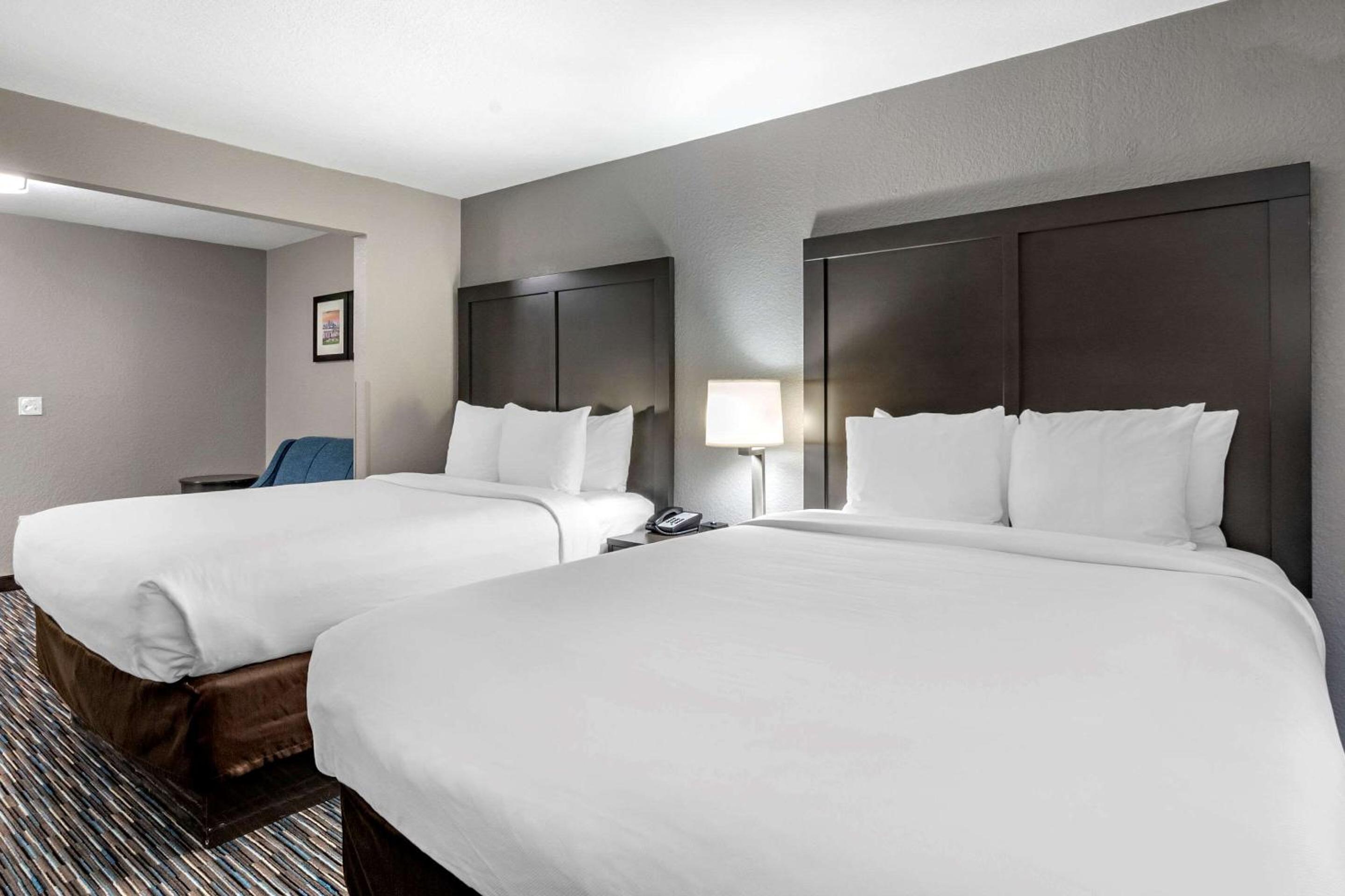 Emporia Vacations - Comfort Inn  Suites - Property Image 66