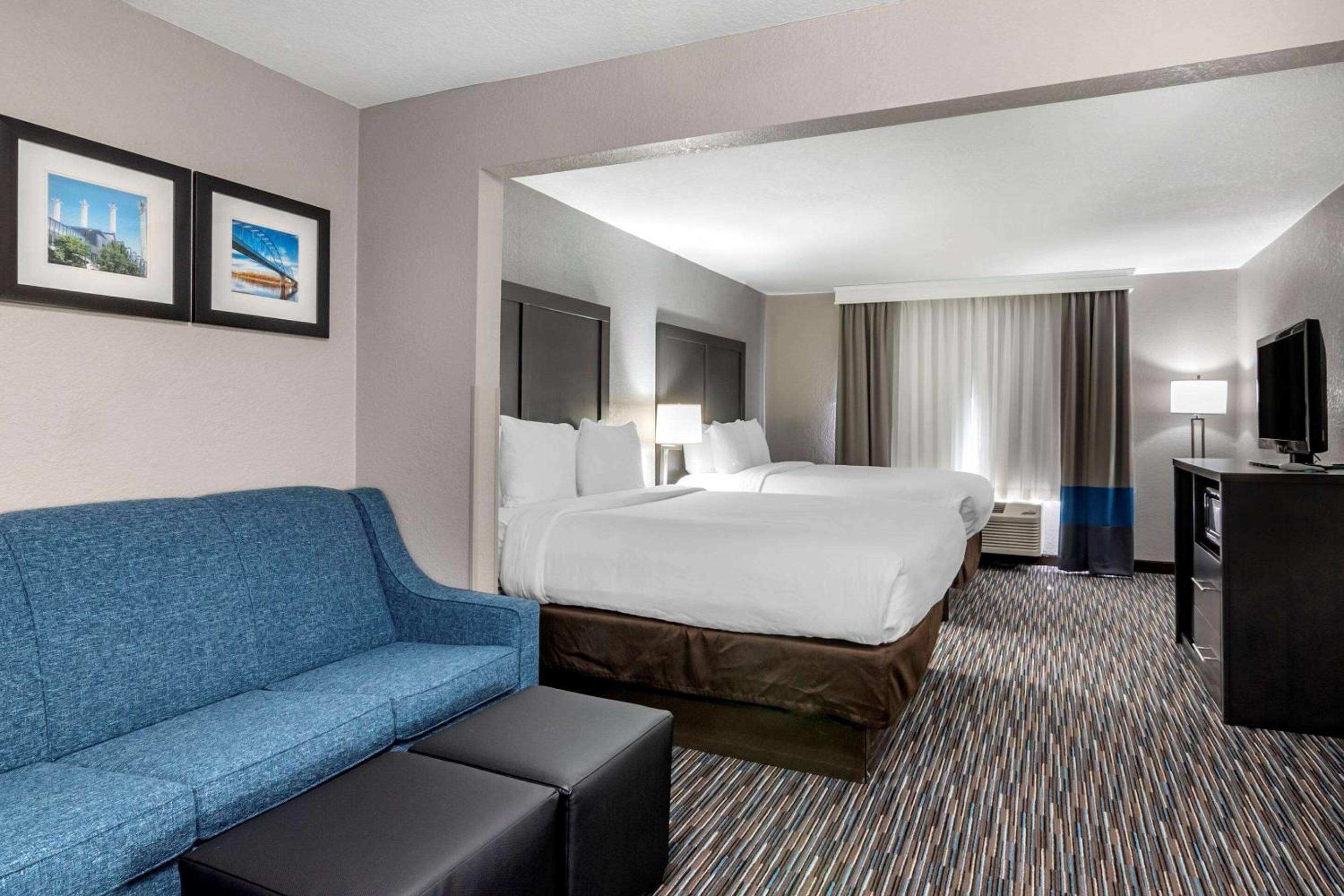 Emporia Vacations - Comfort Inn  Suites - Property Image 67