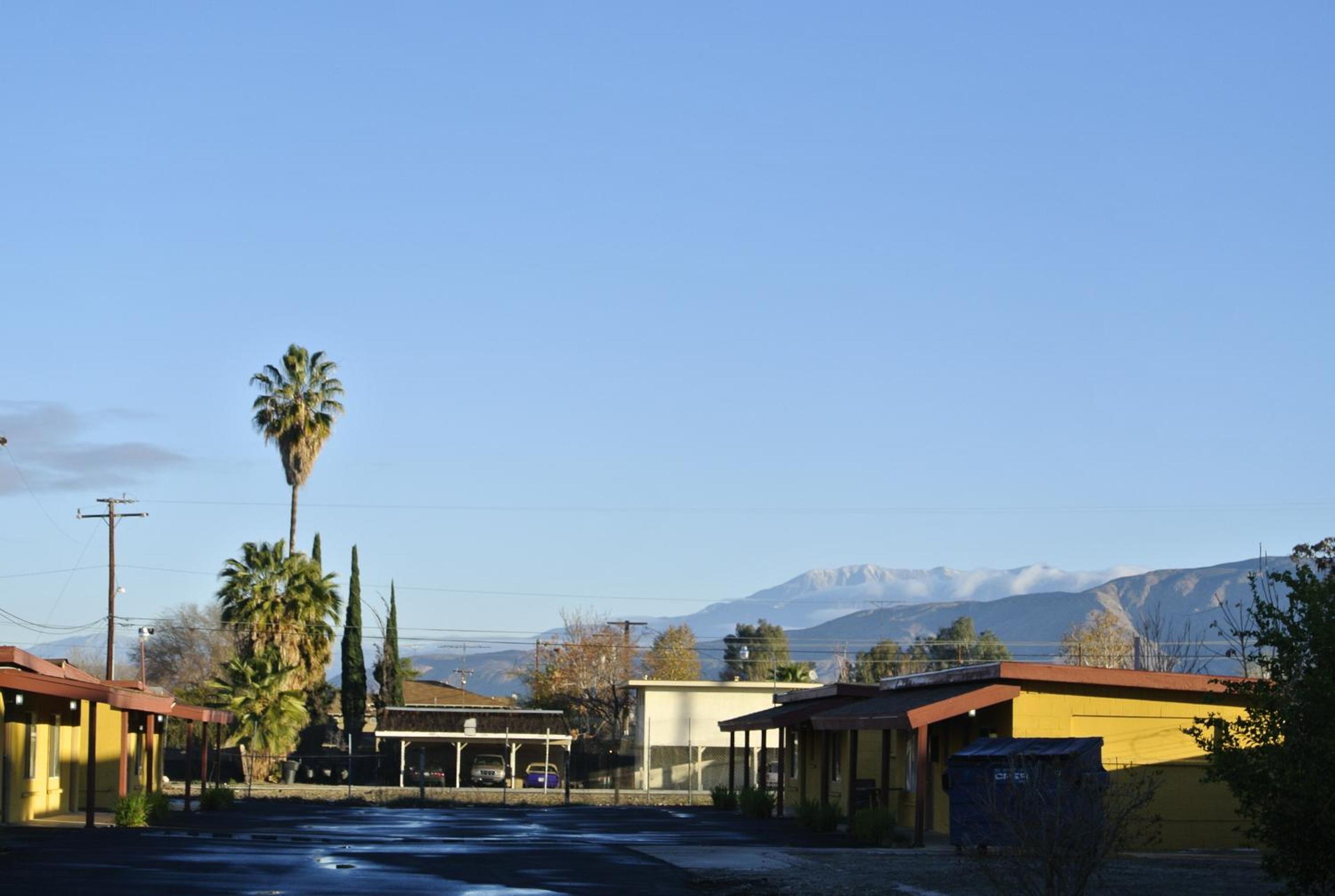 Hemet Vacations - Royal Inn and Suites - Property Image 2