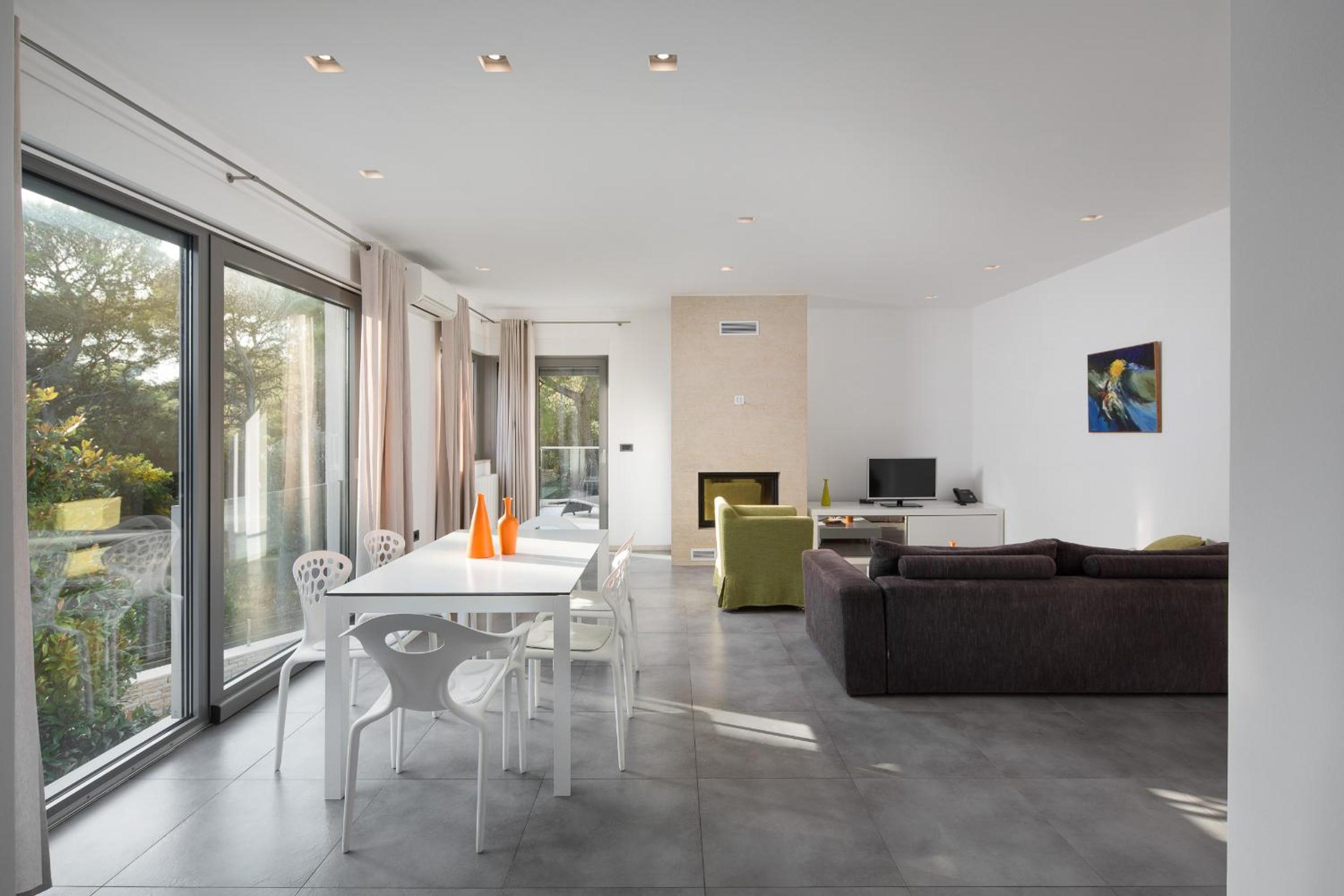 Villa Valsavia-apartment Monsena with pool and SPA view 5