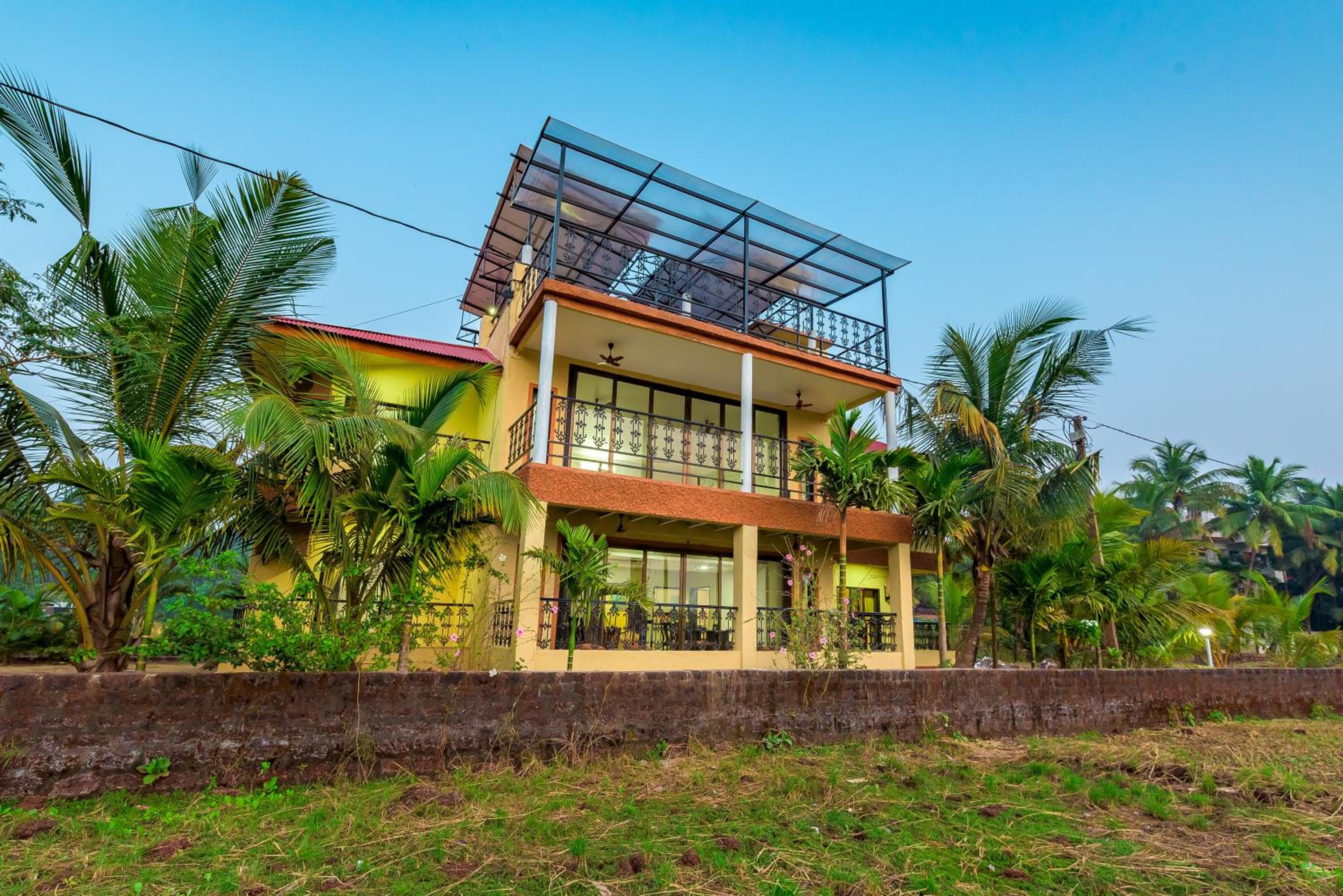 SaffronStays Ocean Breeze, Guhagar view 2