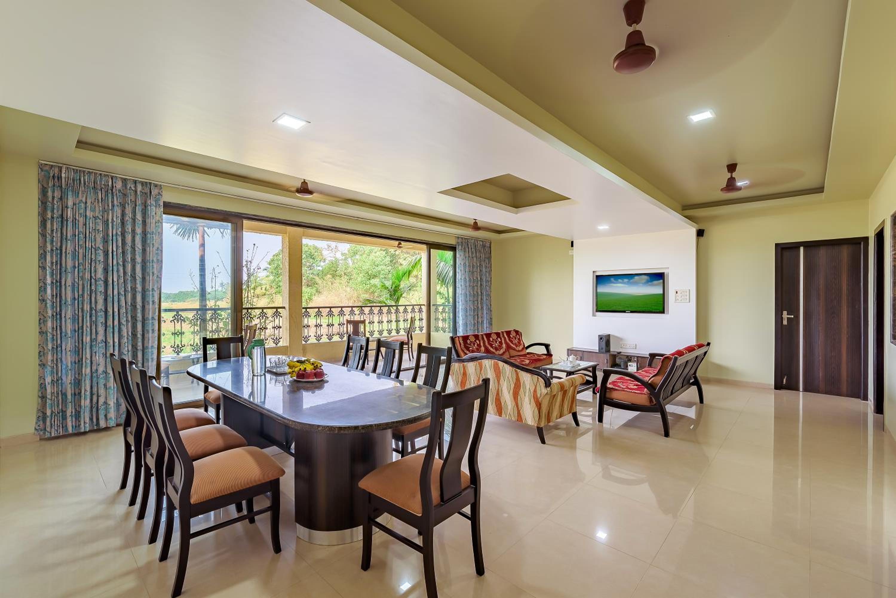 SaffronStays Ocean Breeze, Guhagar view 4