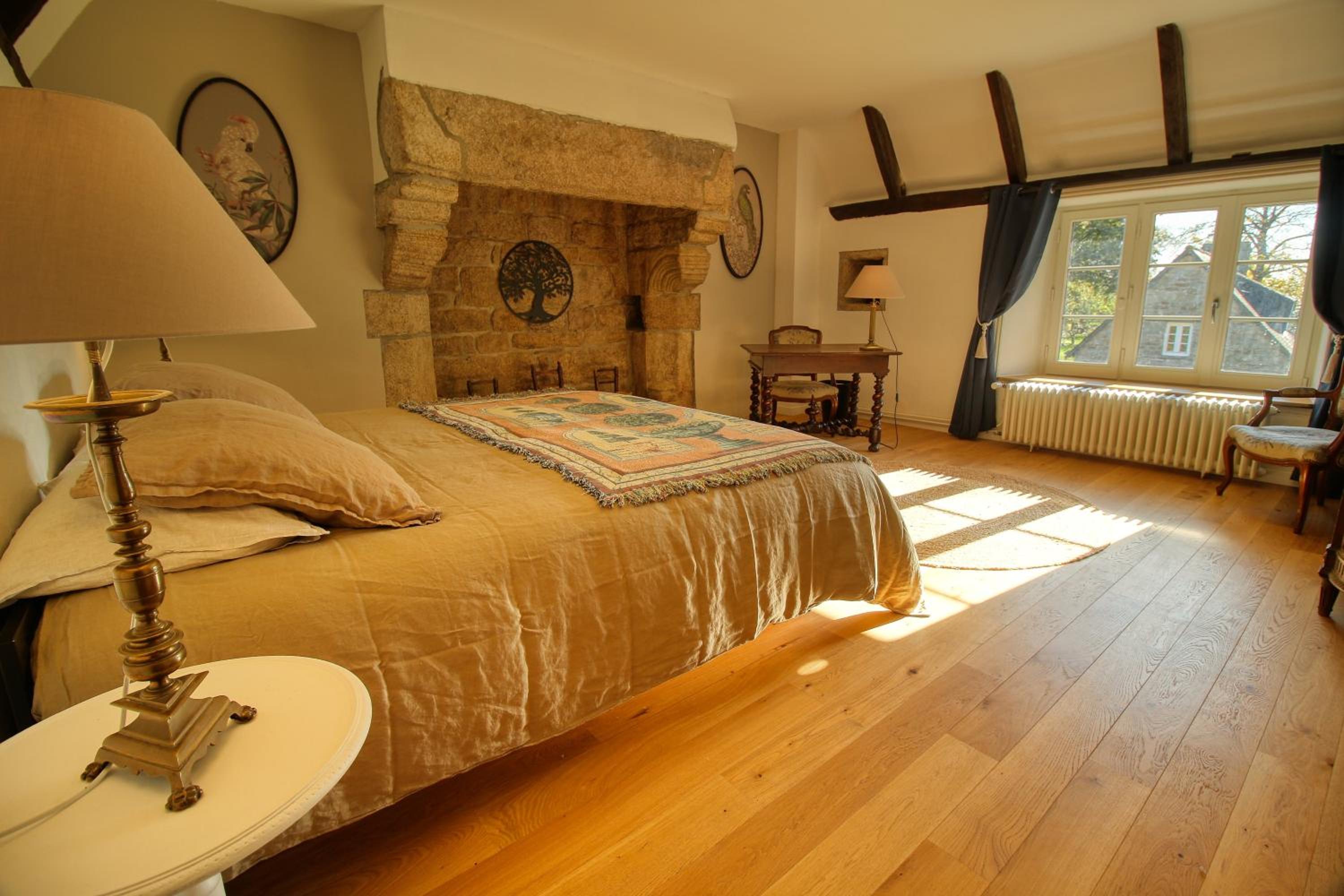 KERBELEG, ferme-manoir du XVè siècle, chambres grand confort view 4
