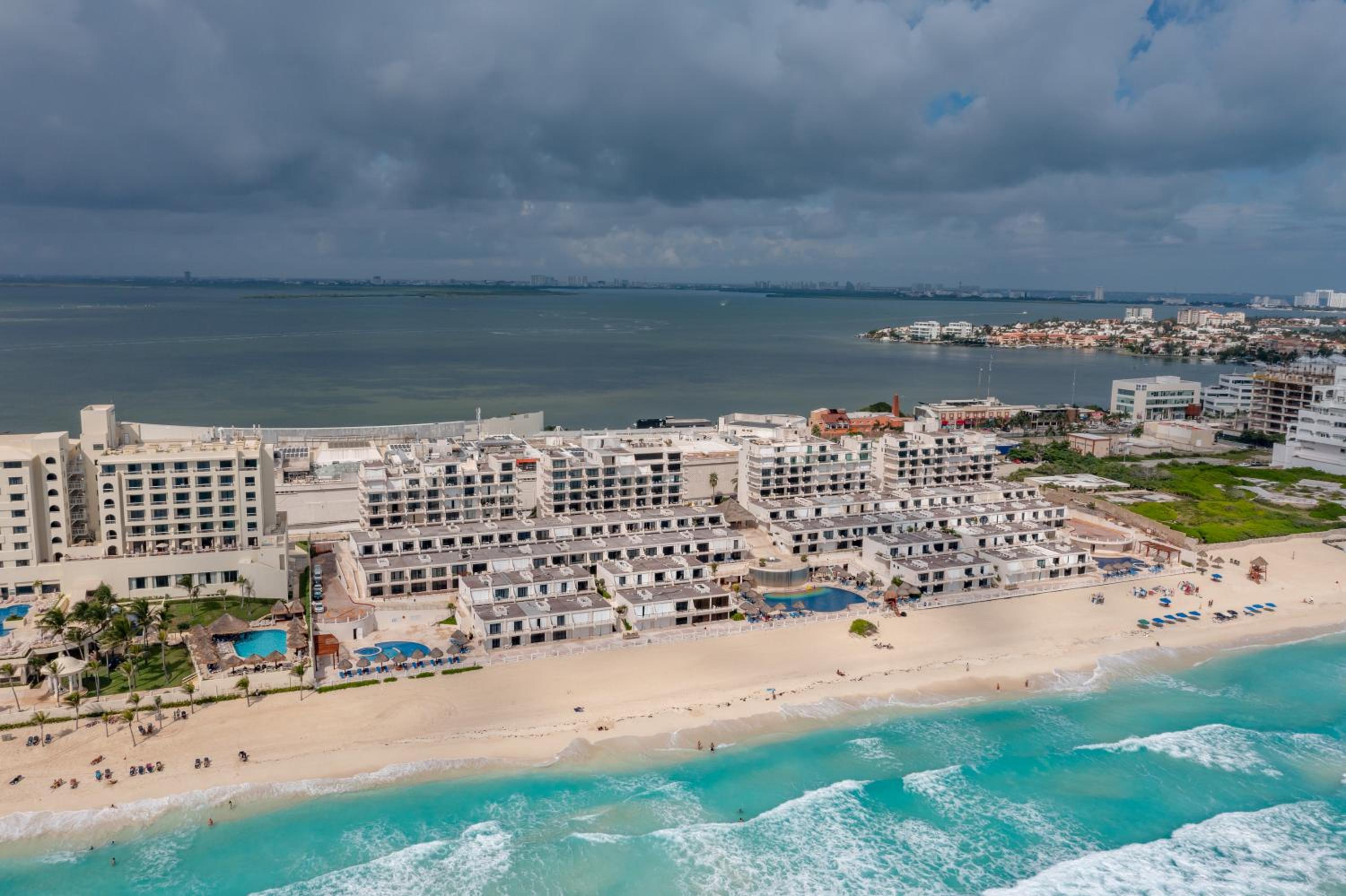 Amazing Caribbean Ocean view at Villas Marlin in Cancun