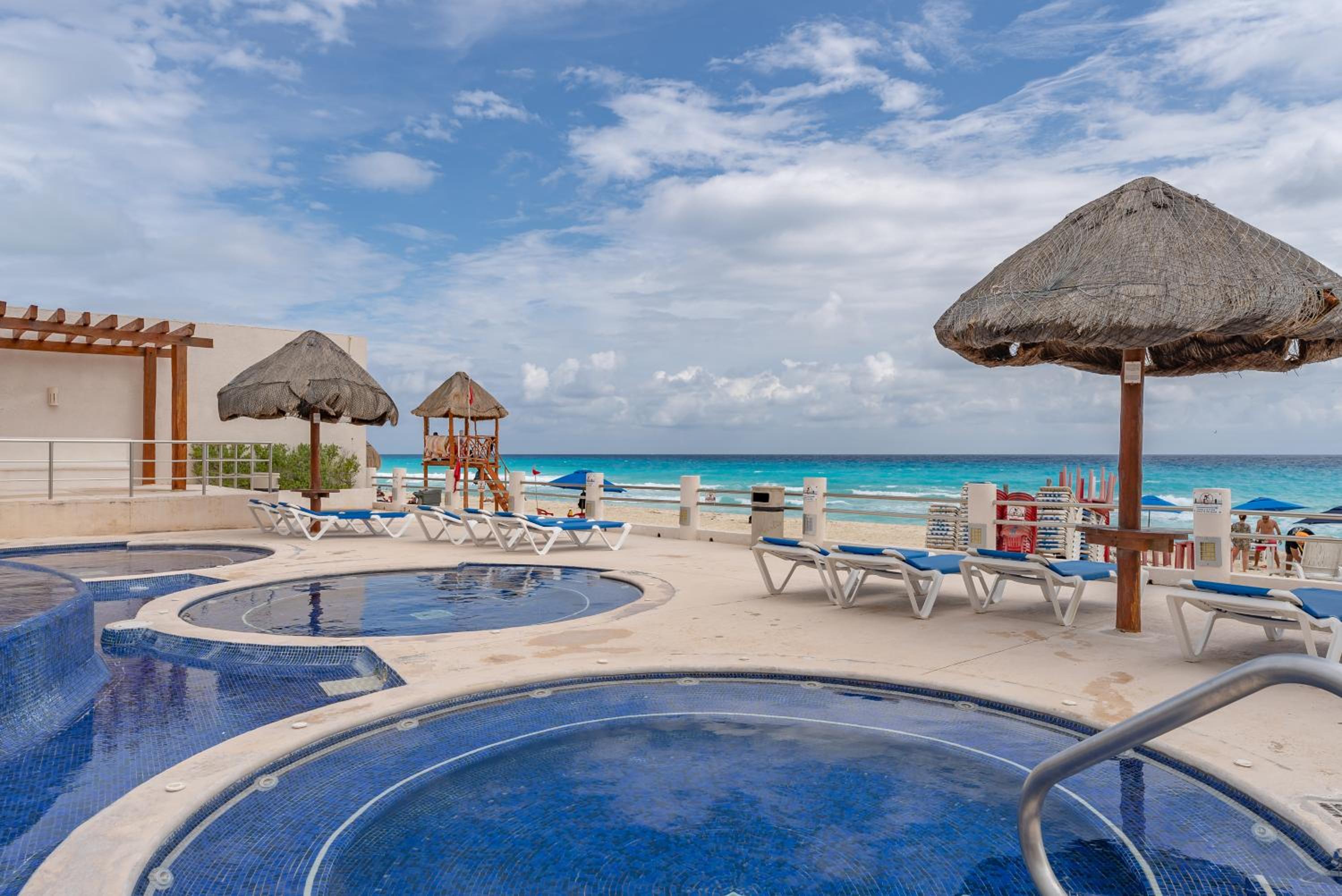 Amazing Caribbean Ocean view at Villas Marlin in Cancun