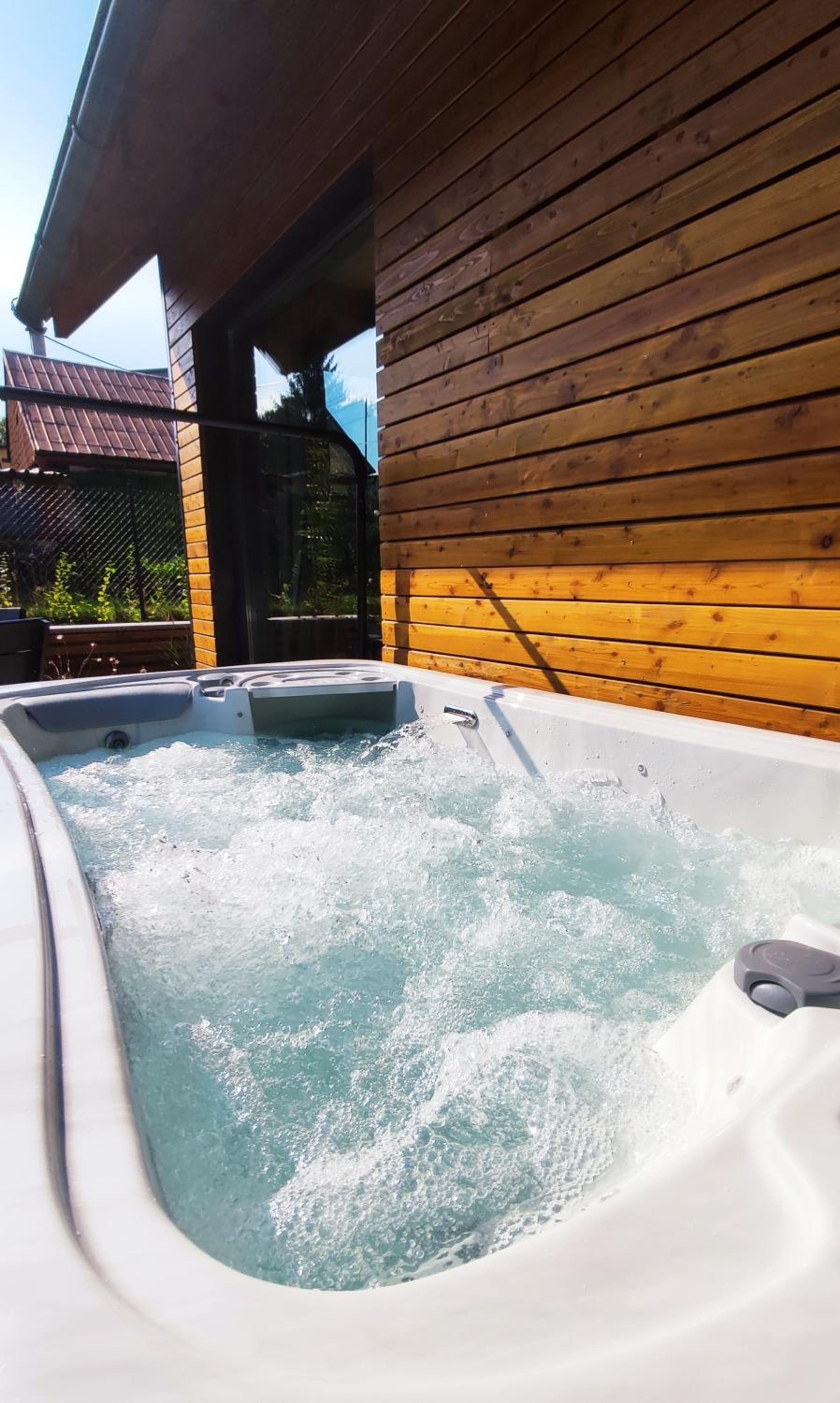 Massage chair -all-year HOT TUB - kids playground - bike trails