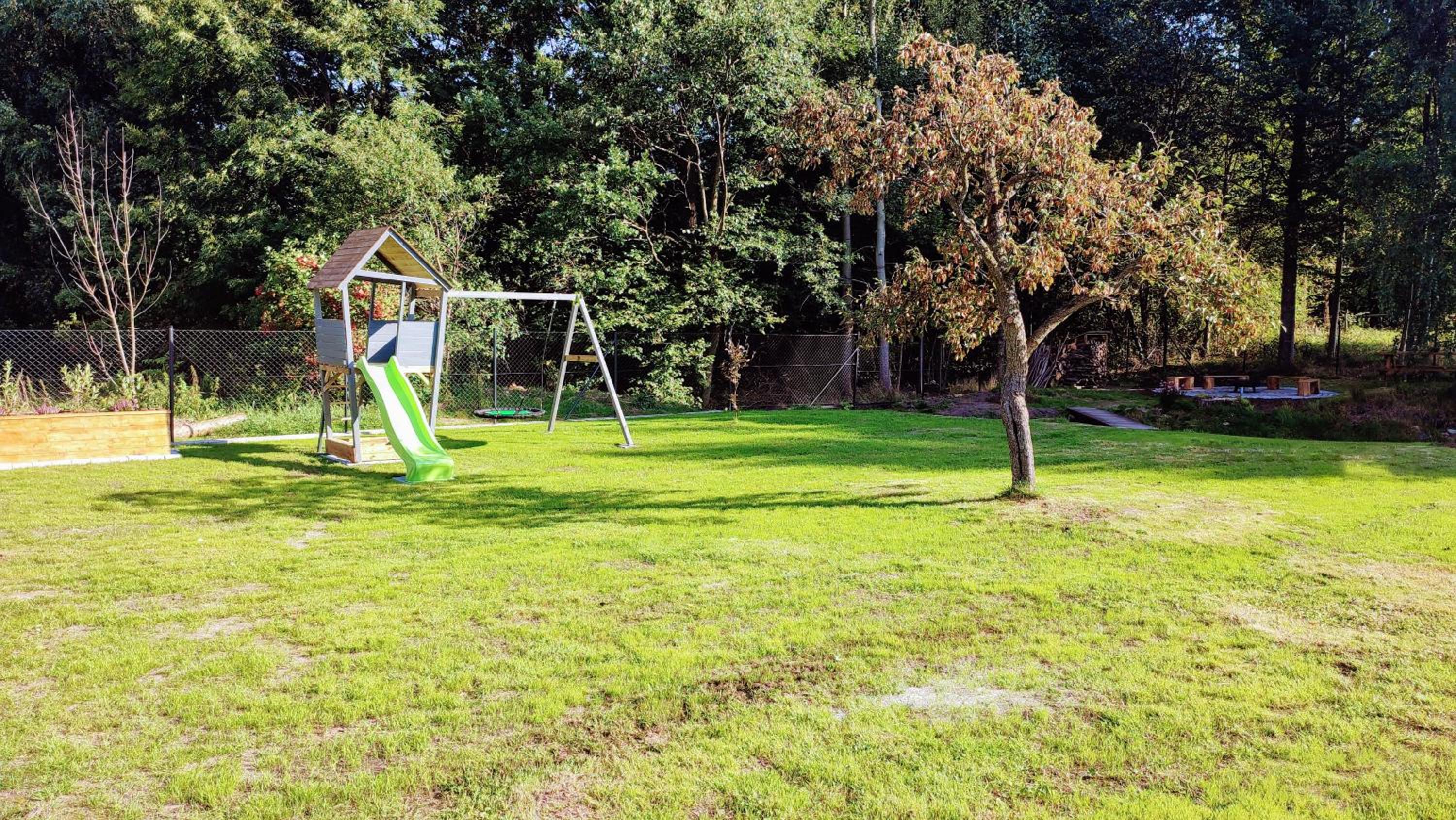 Massage chair -all-year HOT TUB - kids playground - bike trails