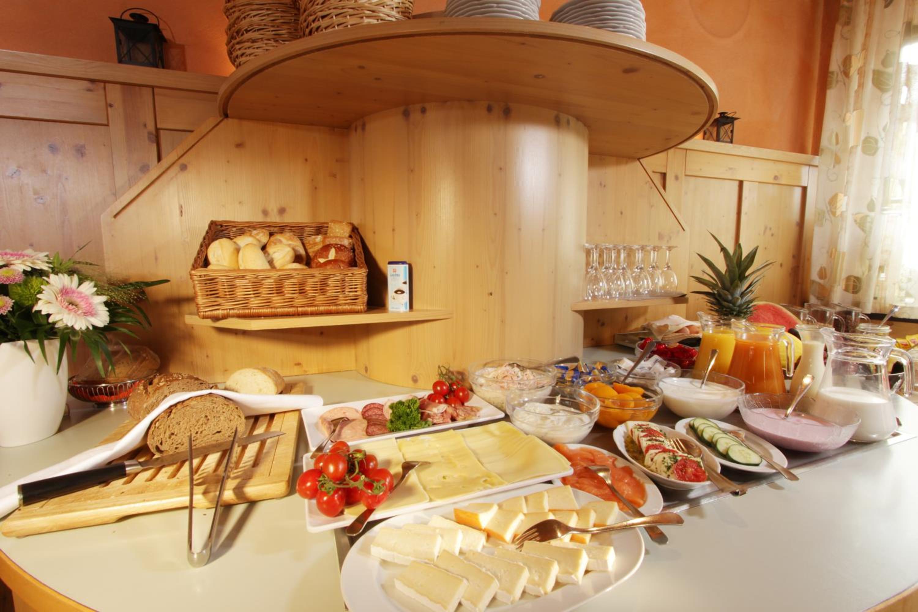 REINHARDTs HOTEL - Property Image 25