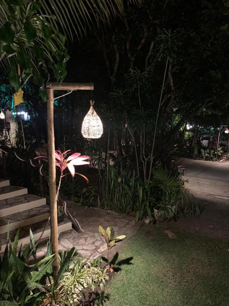 Casa aconchegante em condomínio arborizado