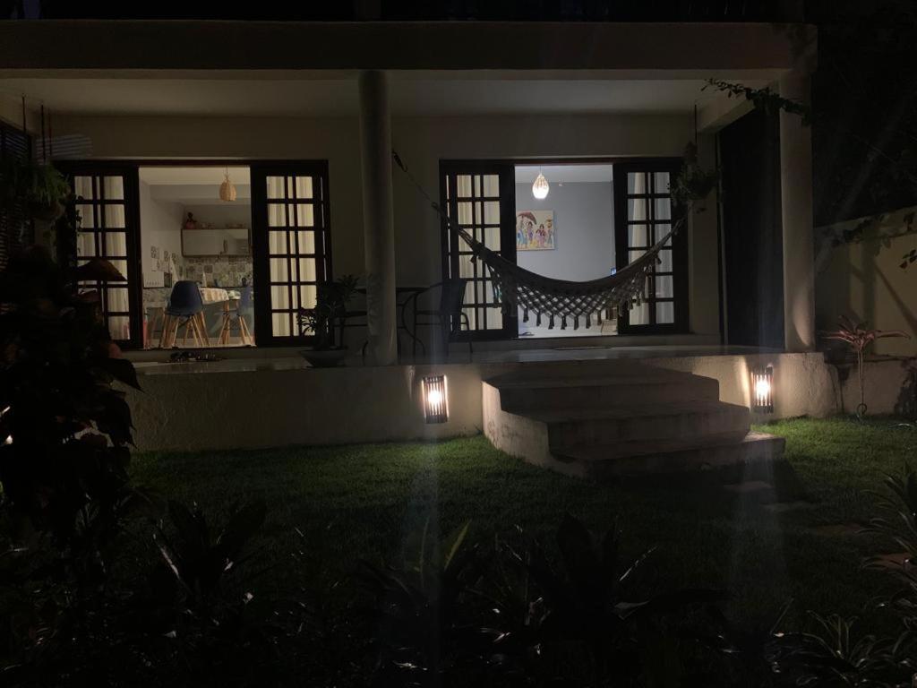 Casa aconchegante em condomínio arborizado