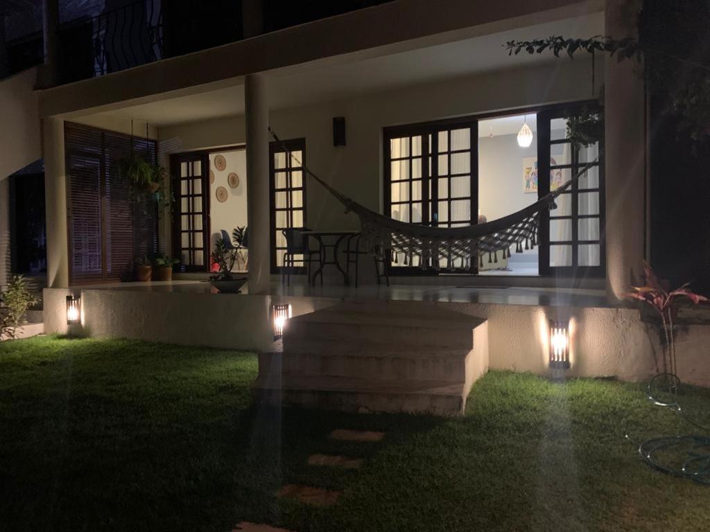 Casa aconchegante em condomínio arborizado