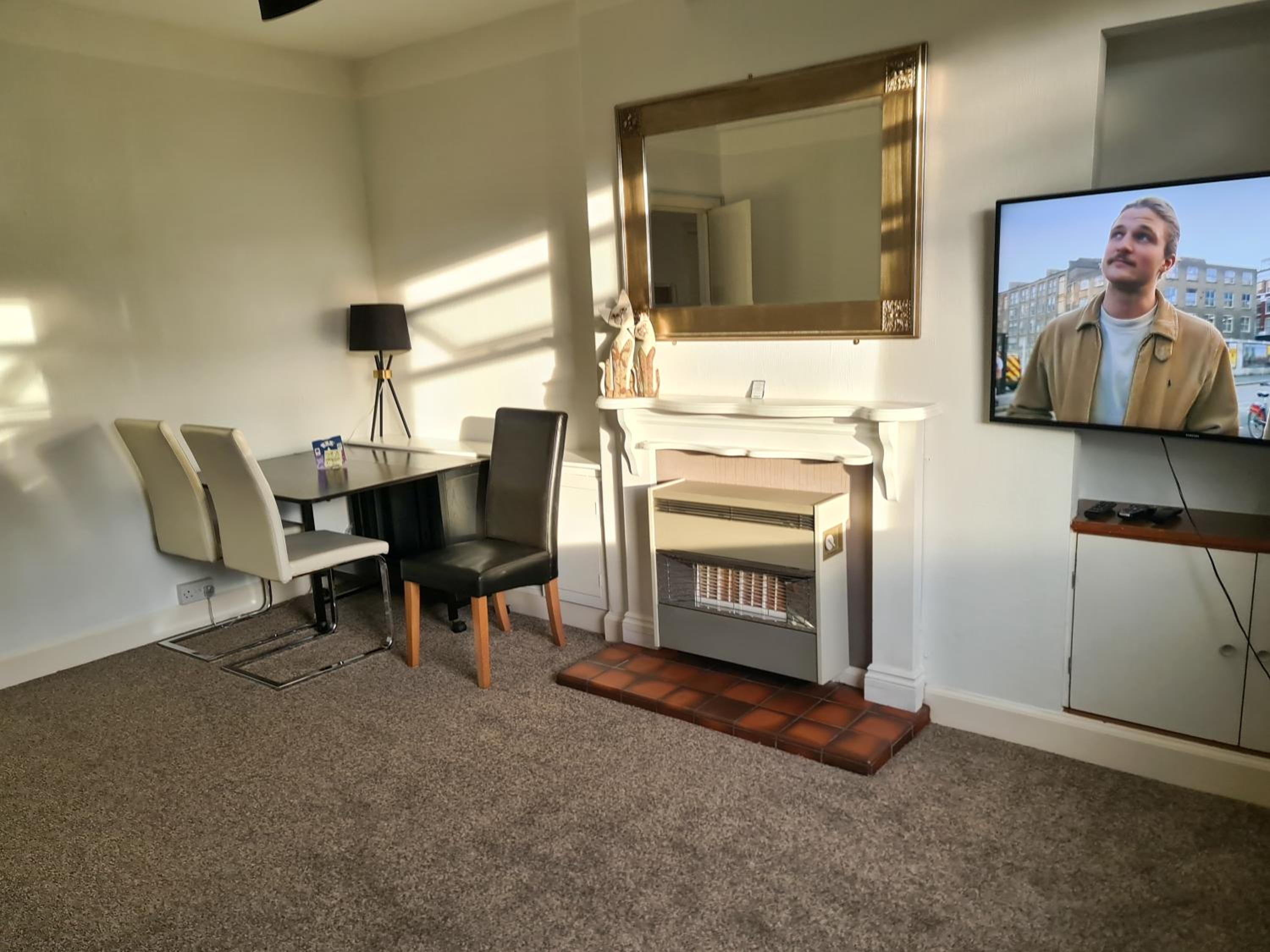 Lovely self-catering apartment in city centre view 3