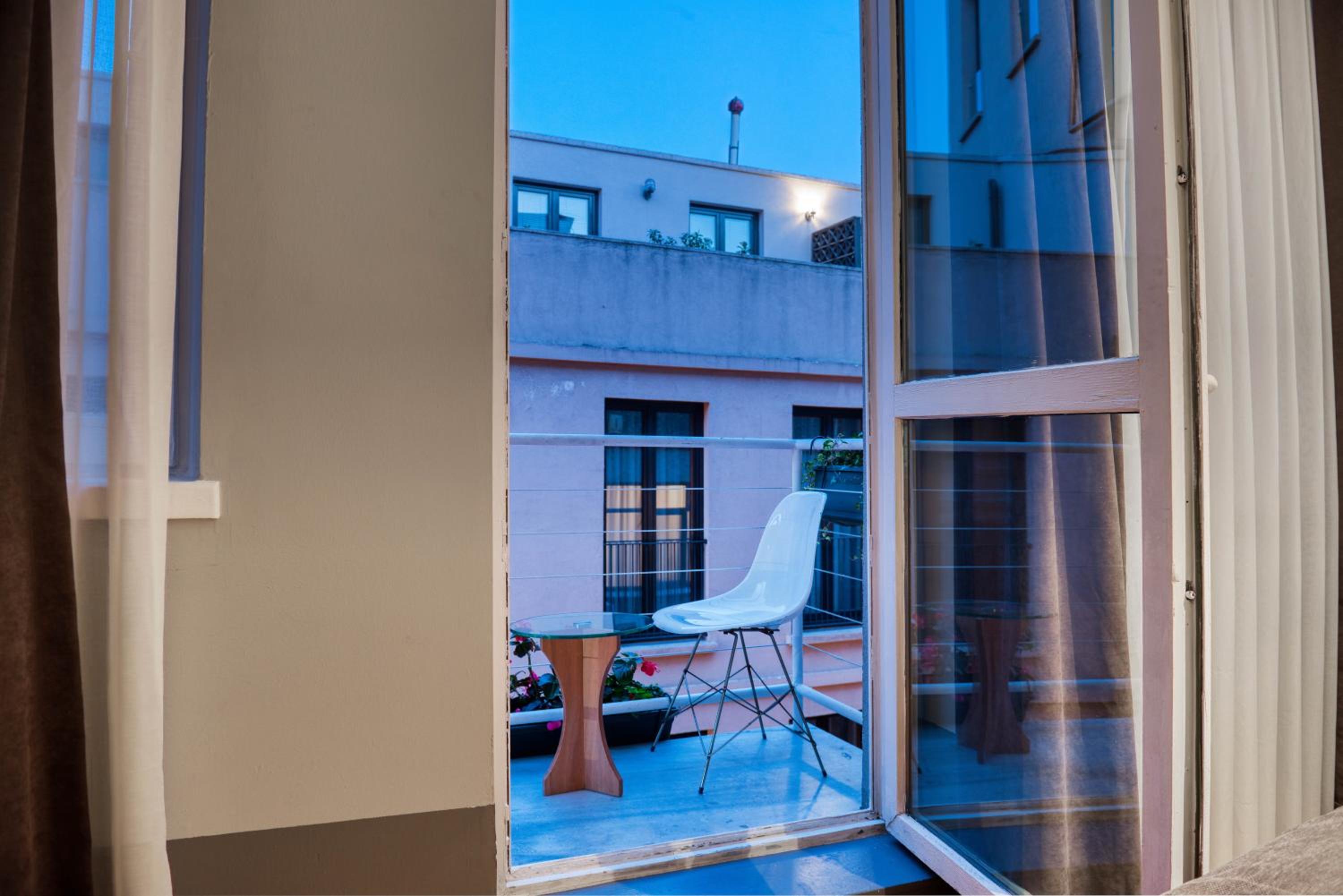 balcony