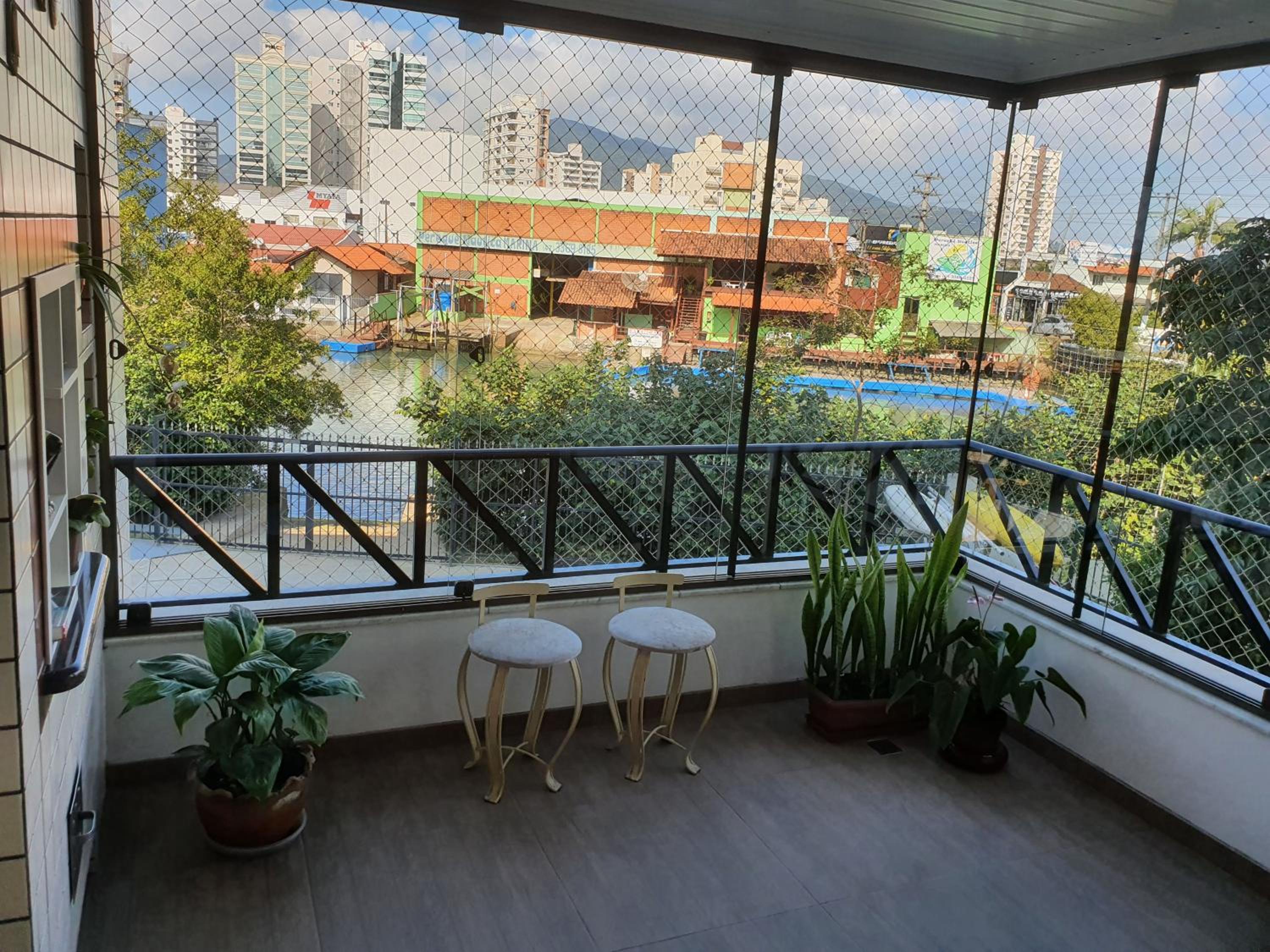 Apto com Jardim na Praia