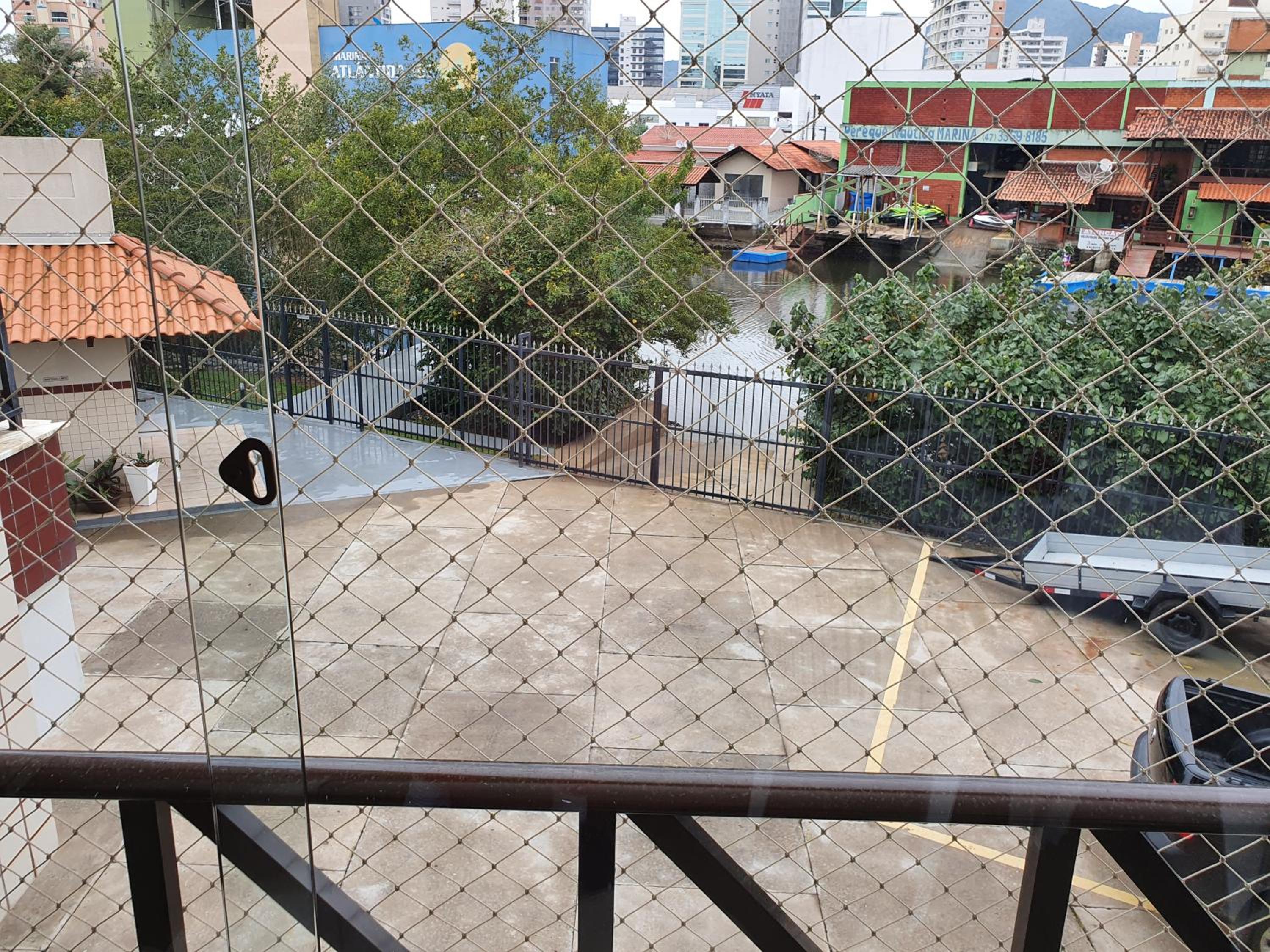 Apto com Jardim na Praia