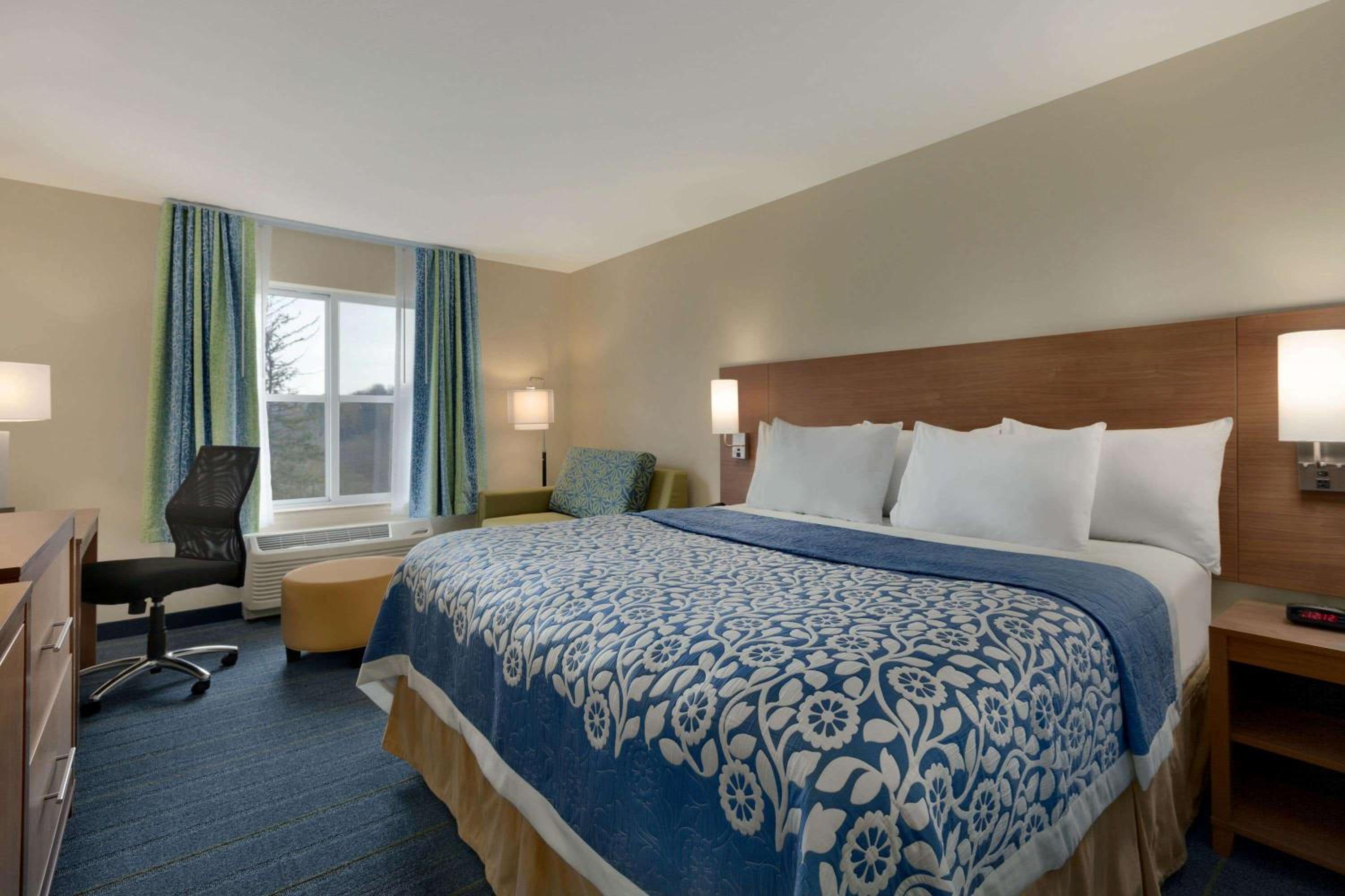 Sleep Inn & Suites Altoona North