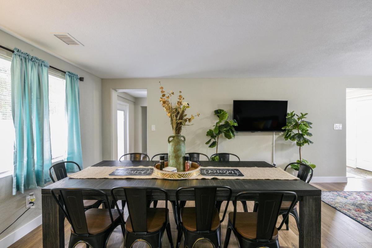 Sleeps 10! Near Orlando-Disney-Daytona-Beaches-Races view 3