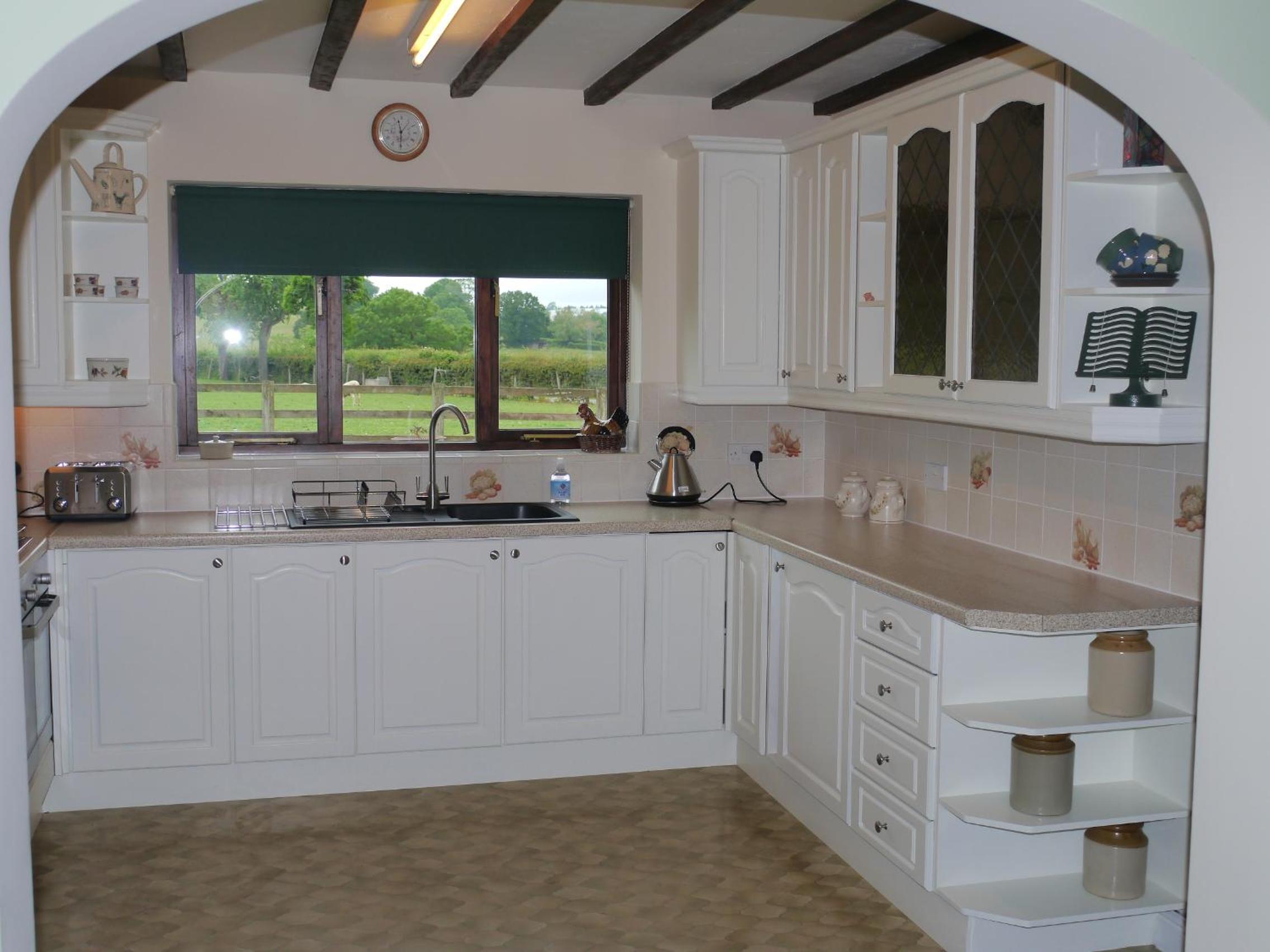 Hilltop Bungalow for a Spacious Country Break view 3