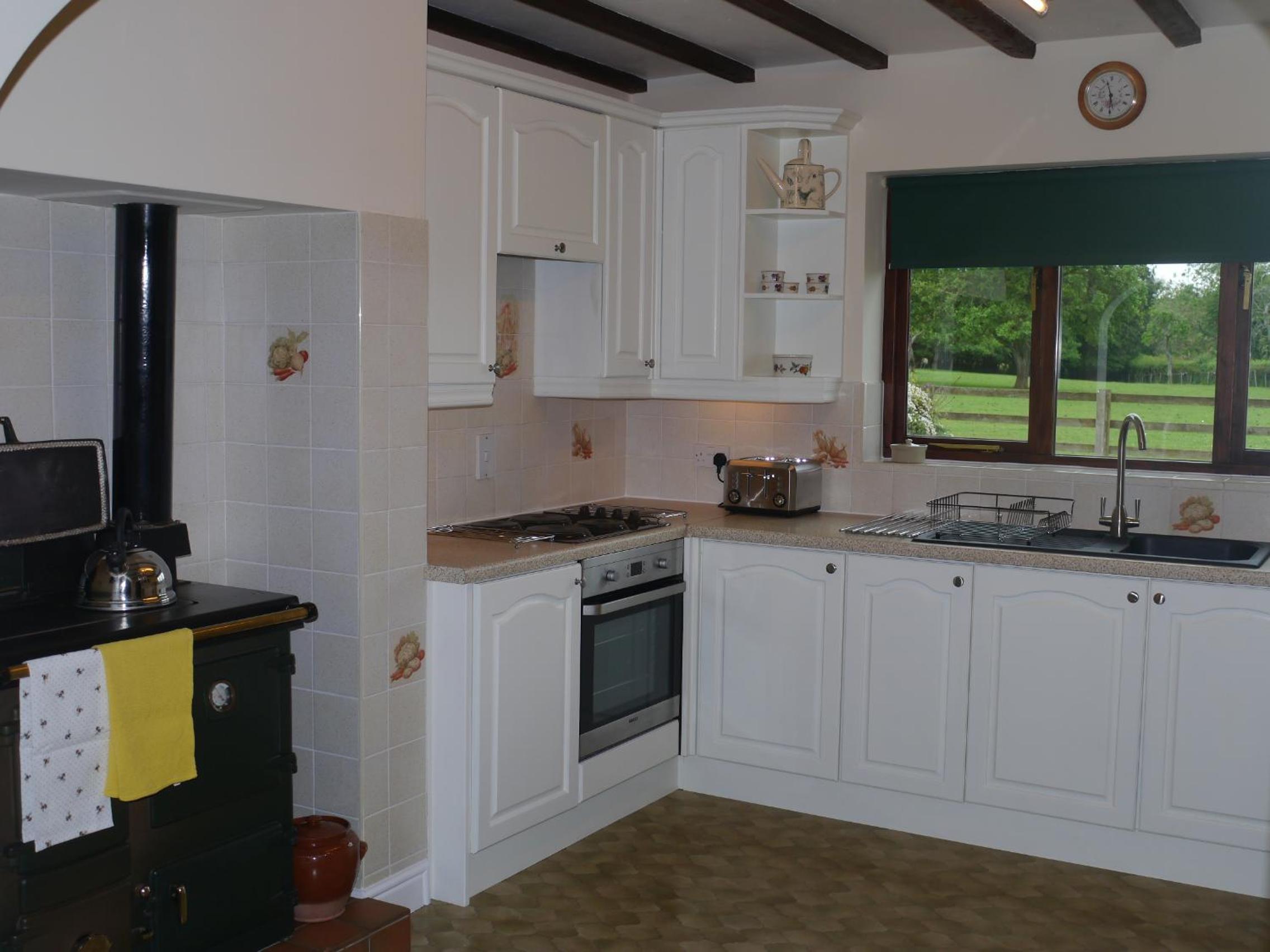 Hilltop Bungalow for a Spacious Country Break view 2
