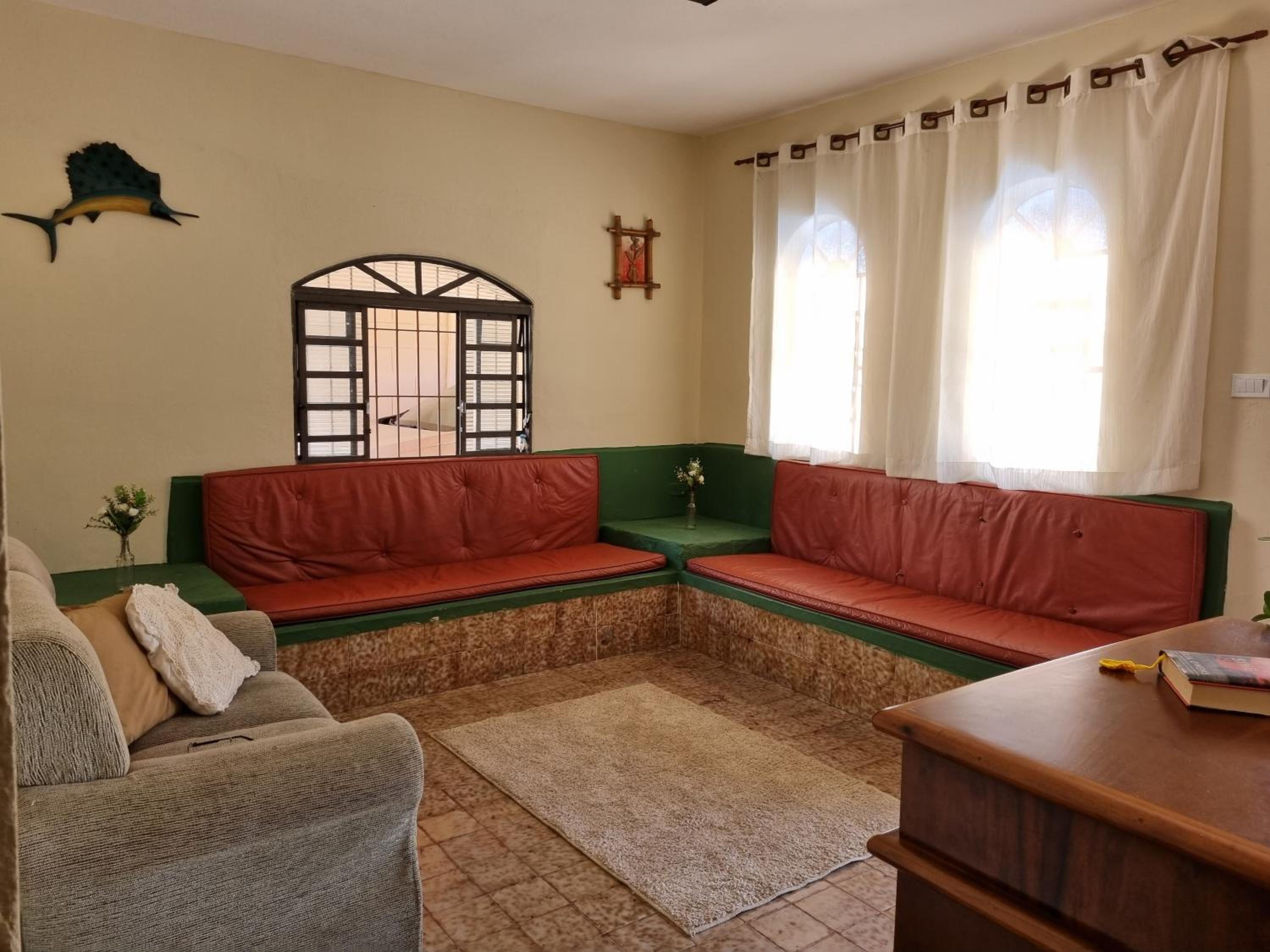 Confortável casa com piscina e churrasqueira a 100m da praia
