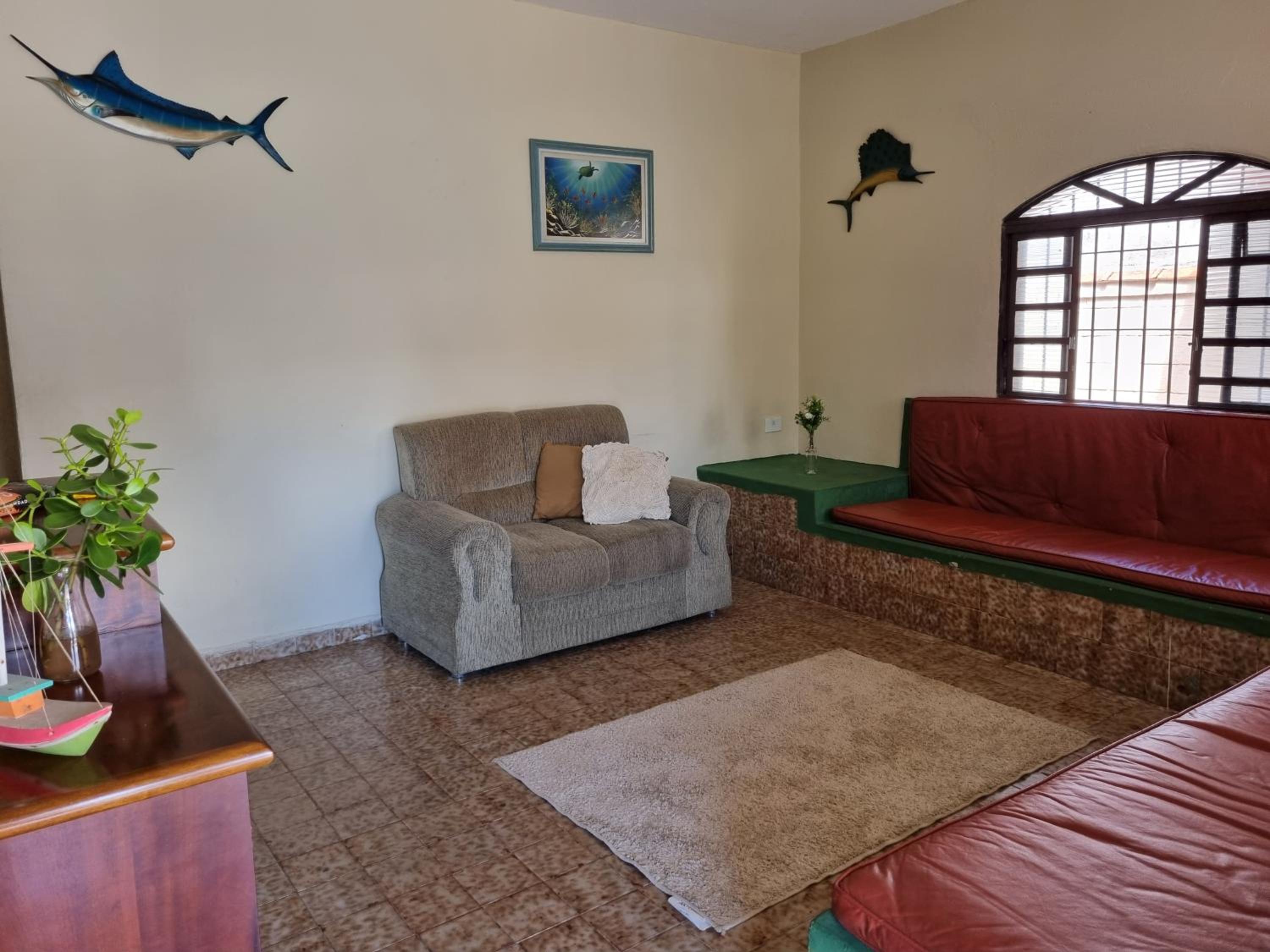 Confortável casa com piscina e churrasqueira a 100m da praia