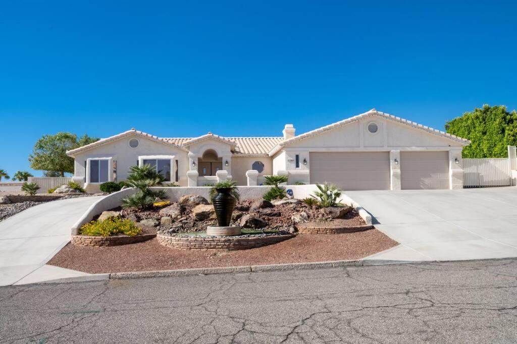 Grand Havasu Oasis with Custom Pool & Spa!