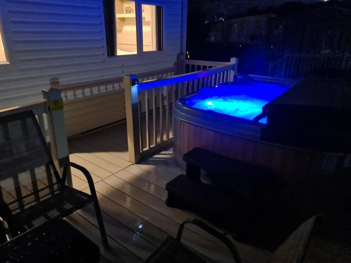 3 bed Retreat with Hot Tub view 3
