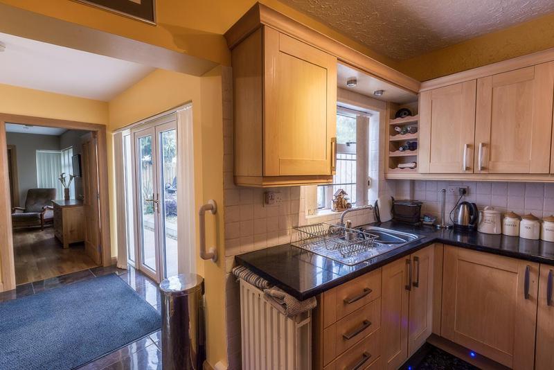 Spacious 4 Bedroom Home - 5 min walk to town view 5