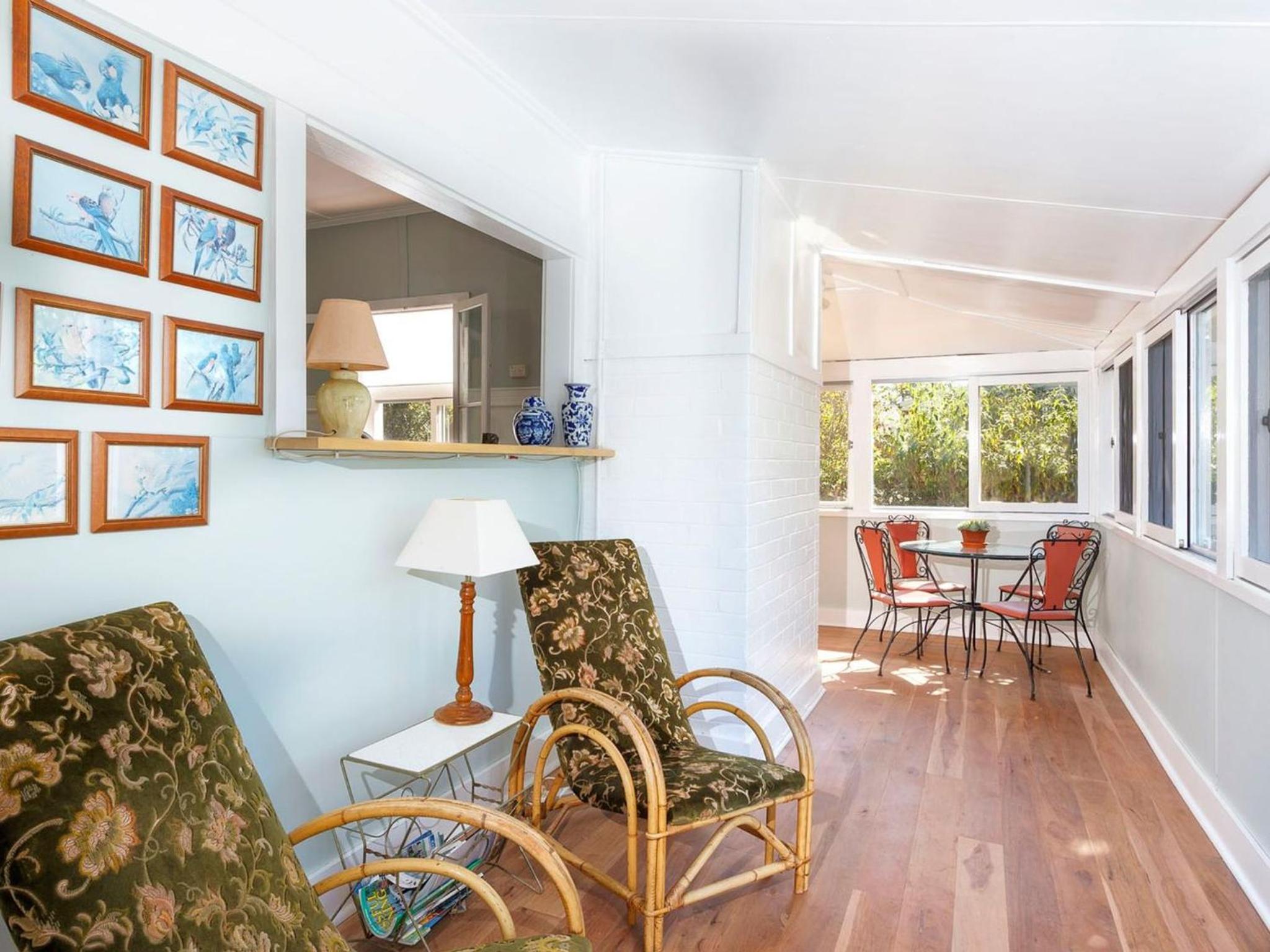 Witts Oasis Two traditional Tea Gardens cottages
