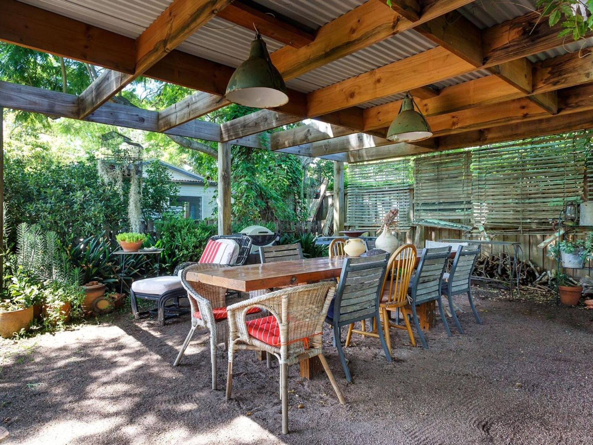 Witts Oasis Two traditional Tea Gardens cottages