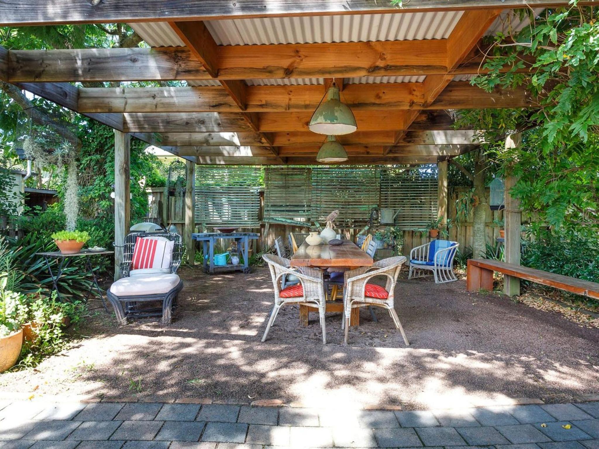 Witts Oasis Two traditional Tea Gardens cottages