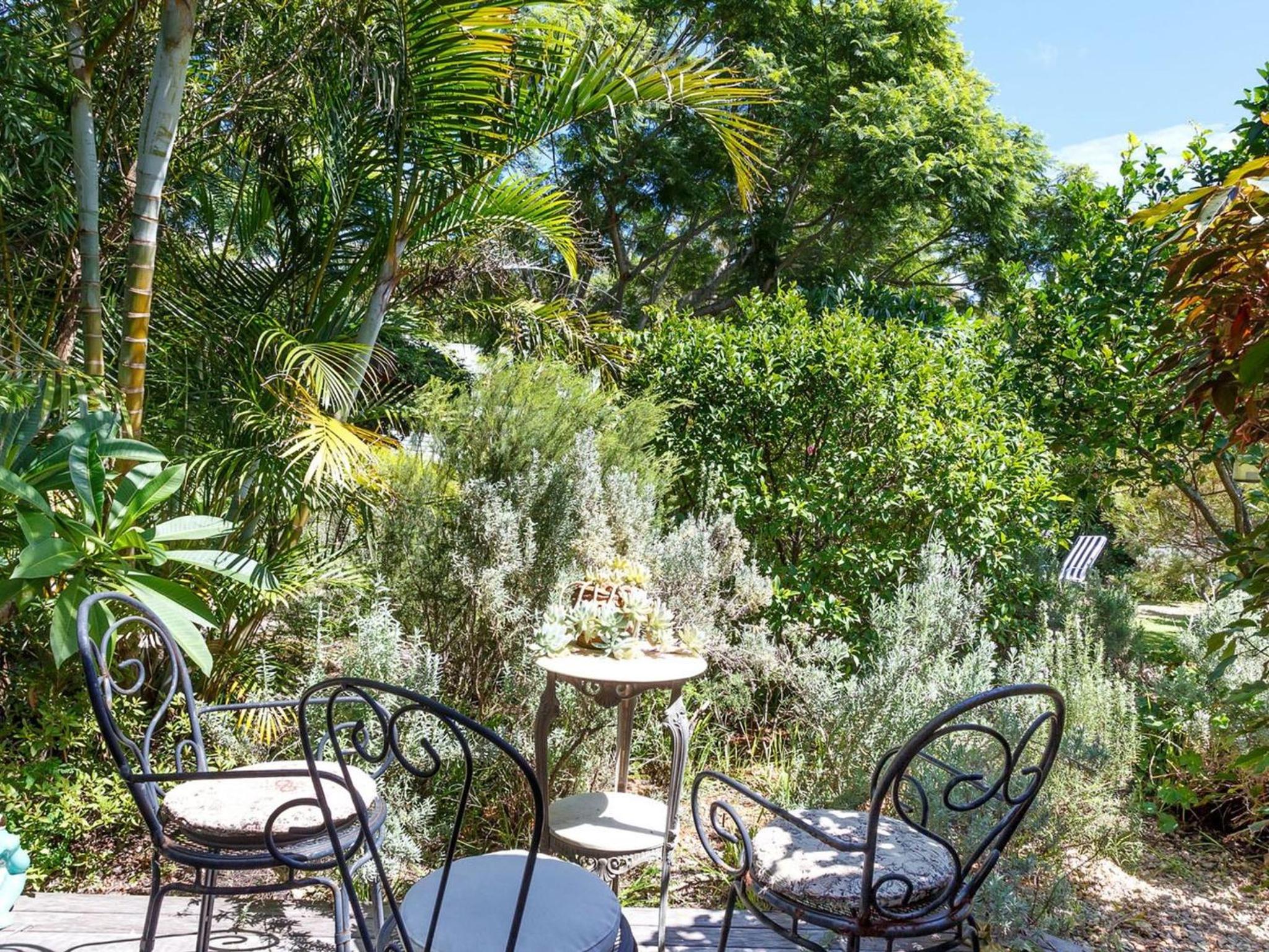 Witts Oasis Two traditional Tea Gardens cottages