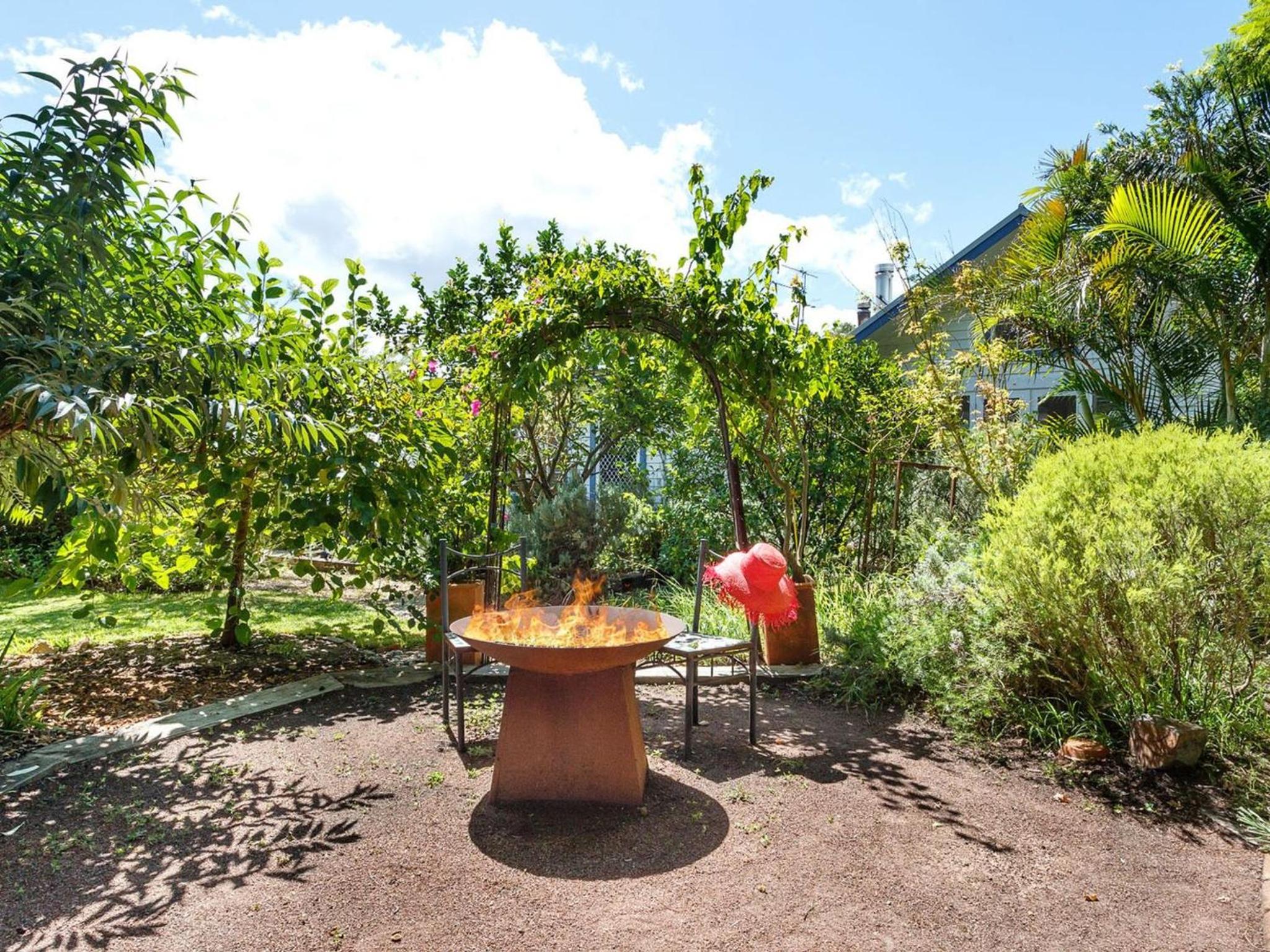 Witts Oasis Two traditional Tea Gardens cottages