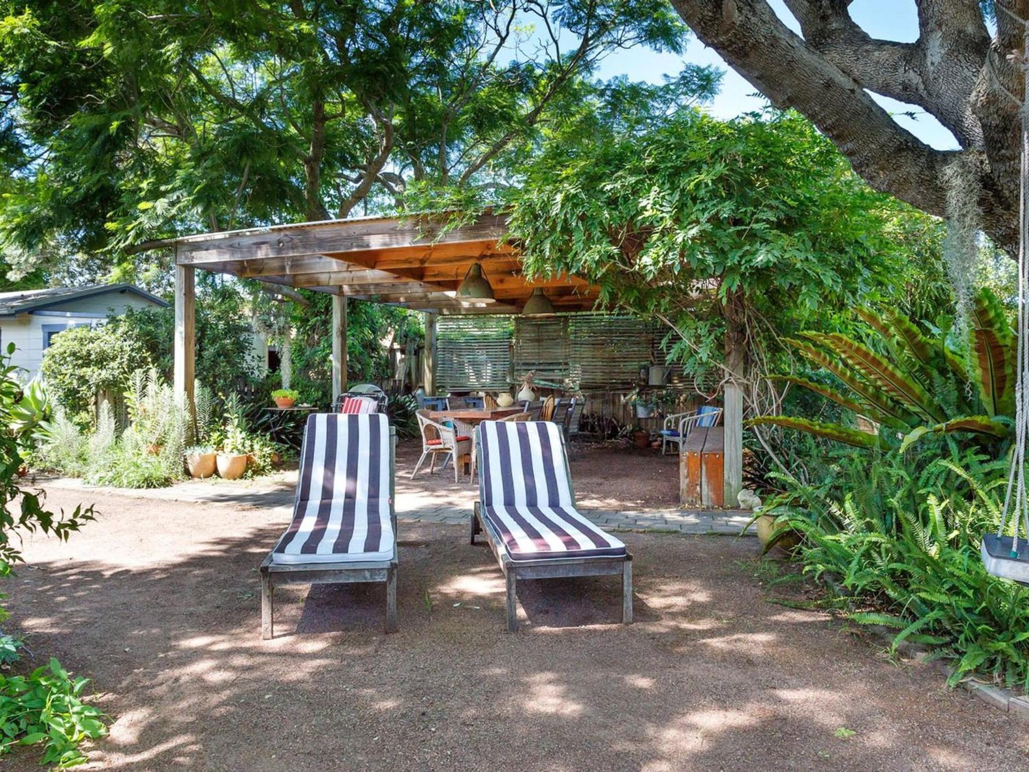 Witts Oasis Two traditional Tea Gardens cottages