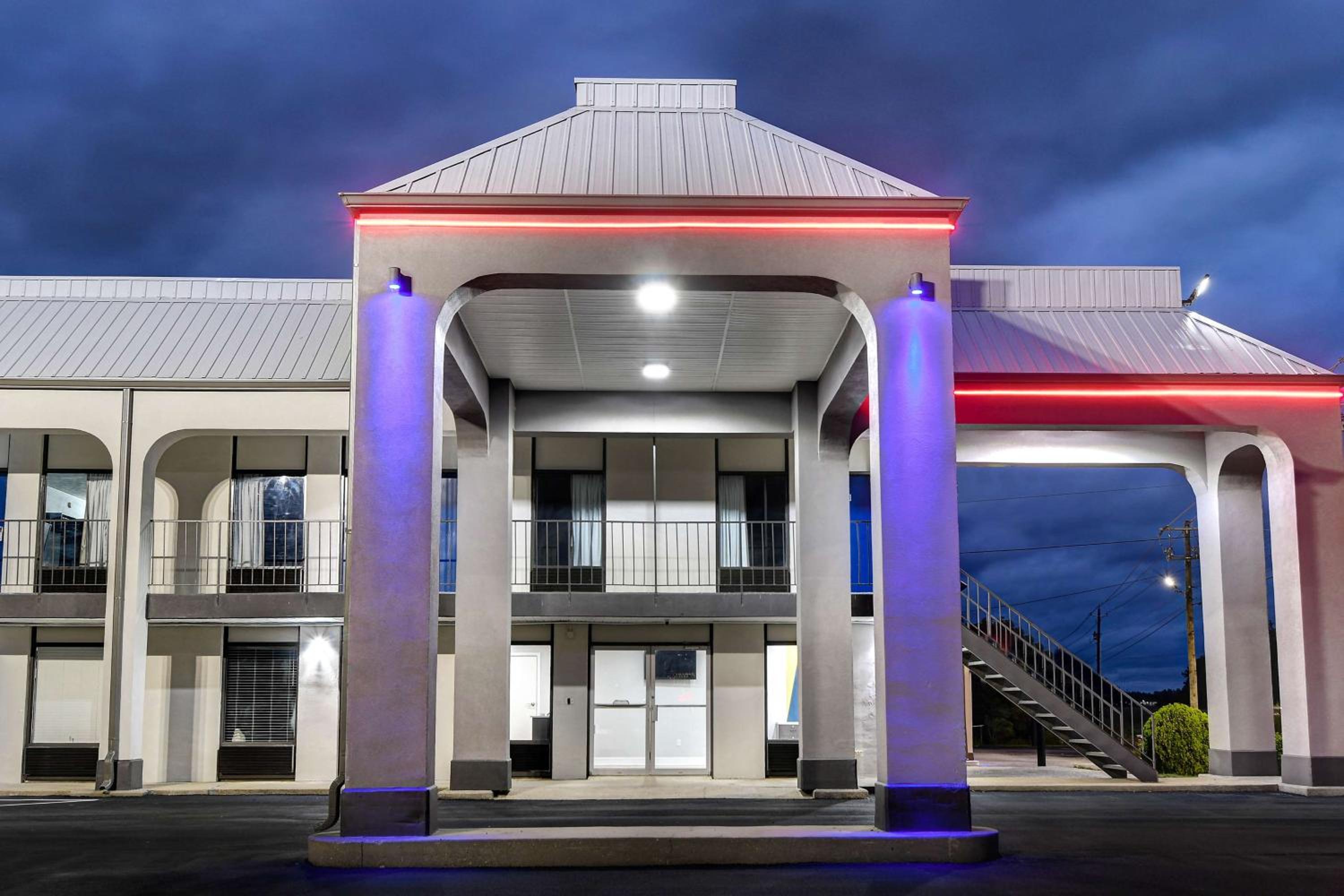 Meridian Vacations - Studio 6 Meridian, MS Bonita Lakes - Property Image 24