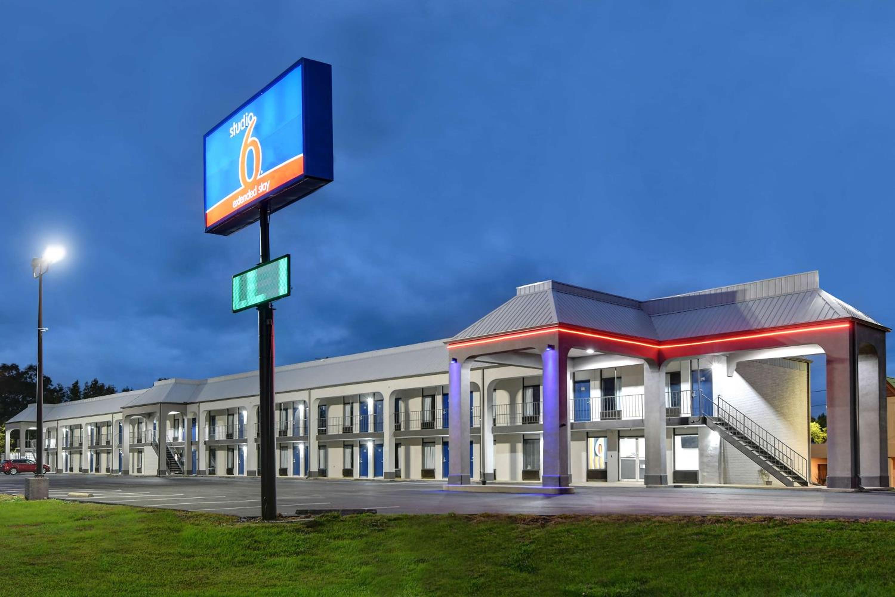 Meridian Vacations - Studio 6 Meridian, MS Bonita Lakes - Property Image 25