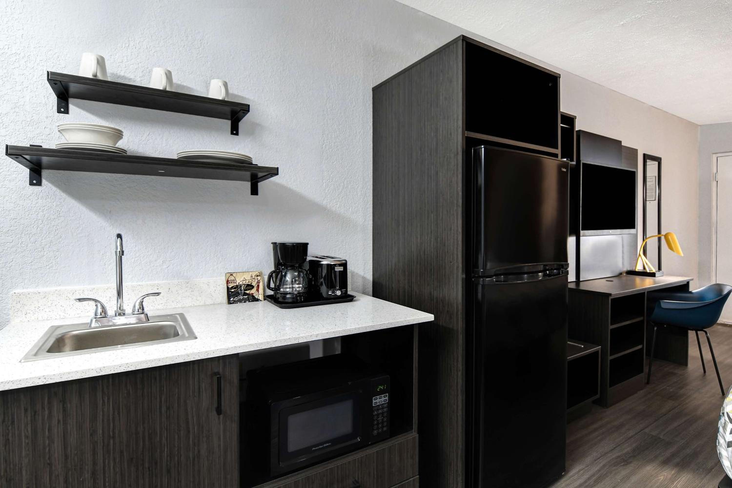 Meridian Vacations - Studio 6 Meridian, MS Bonita Lakes - Property Image 9