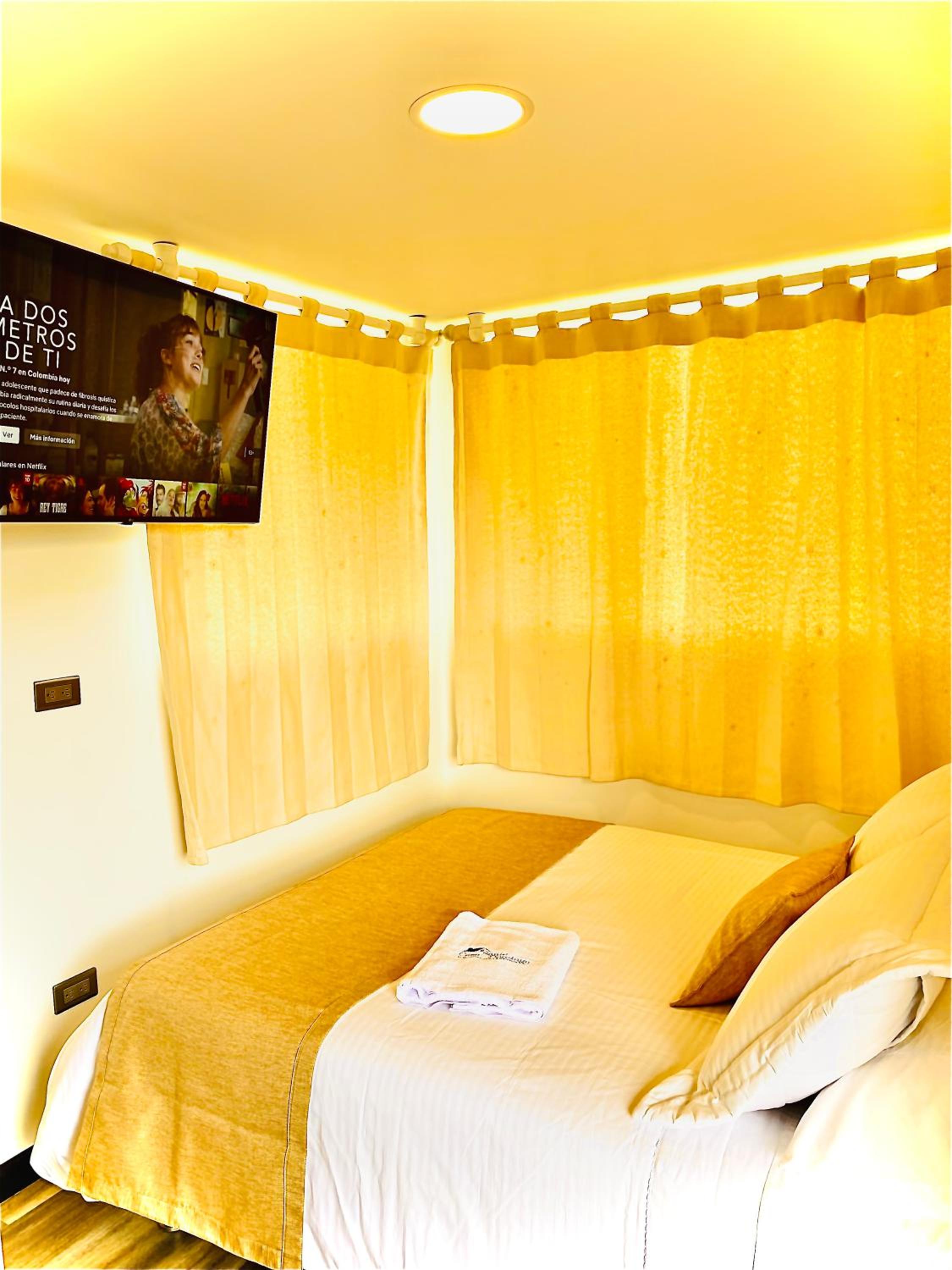 Container glamping de lujo rodeado de naturaleza a 10 min del centro view 2