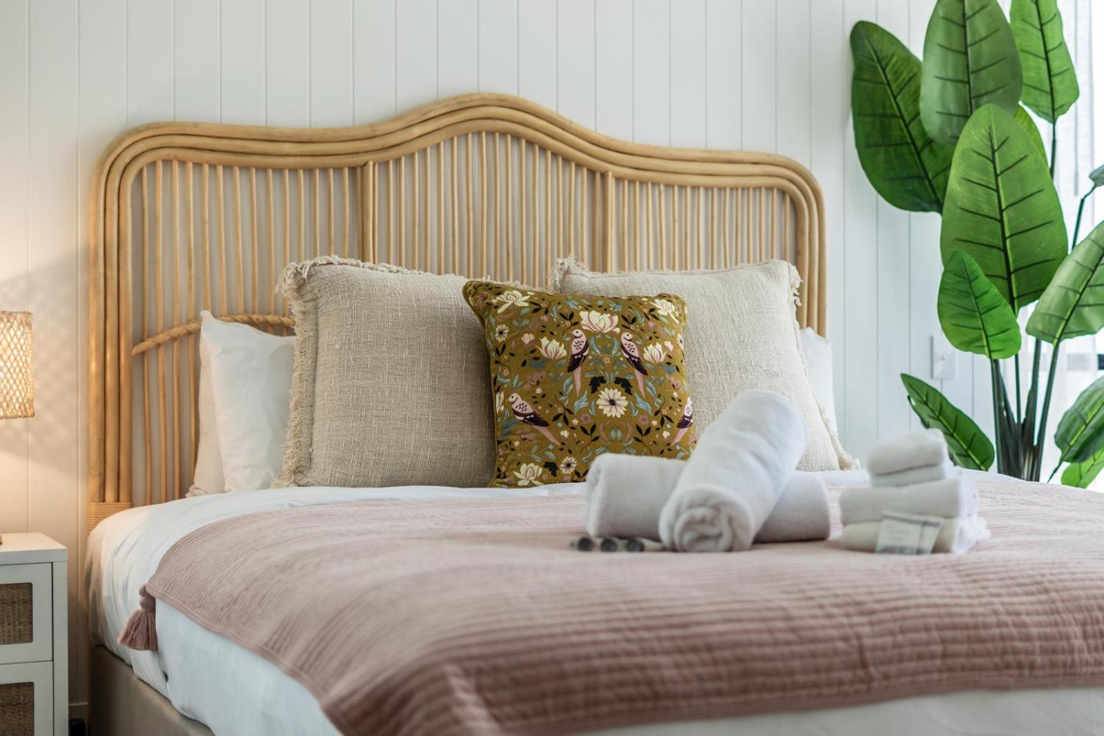 Circle on Cavill 2, 3, 4 & 5 Bedroom SkyHomes & SUB PENTHOUSES by Gold Coast Holidays