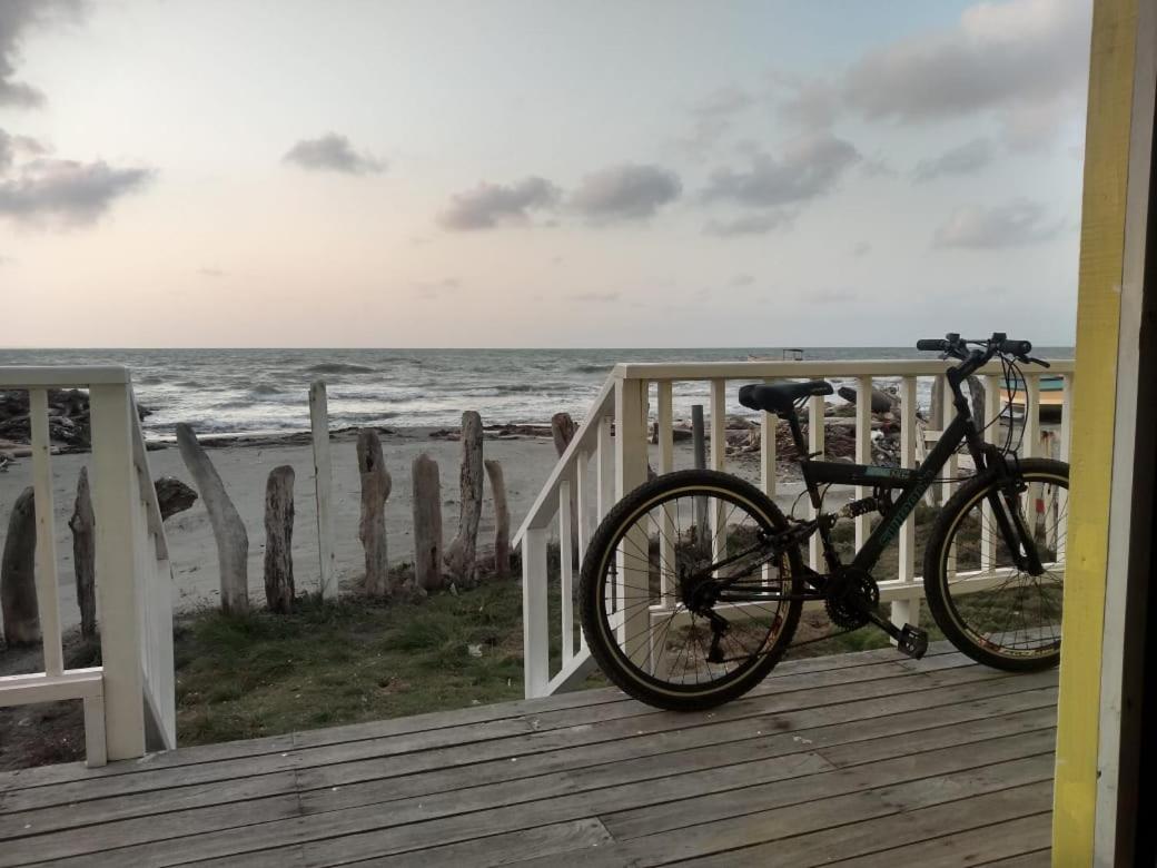 La Casa Amarilla (Sobre las playas del mar Caribe)