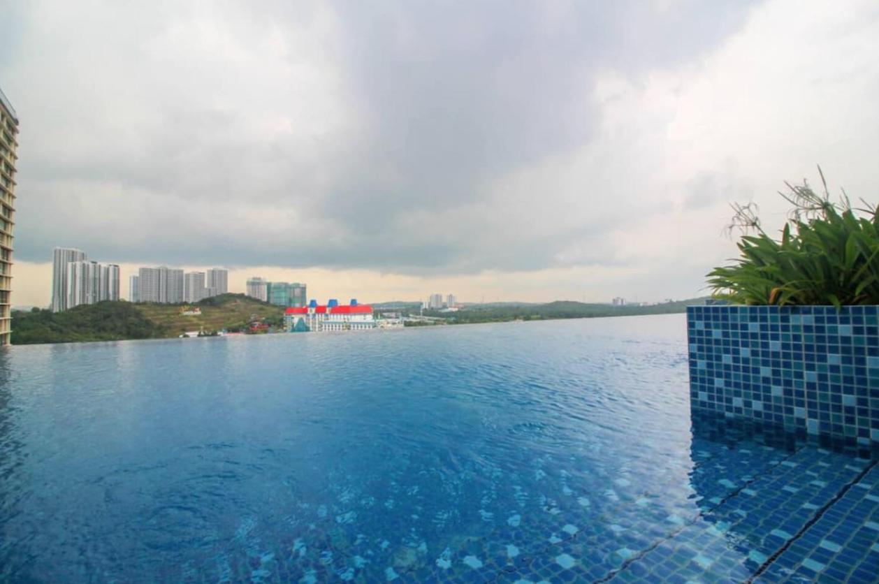 D'Pristine Medini by Stayrene