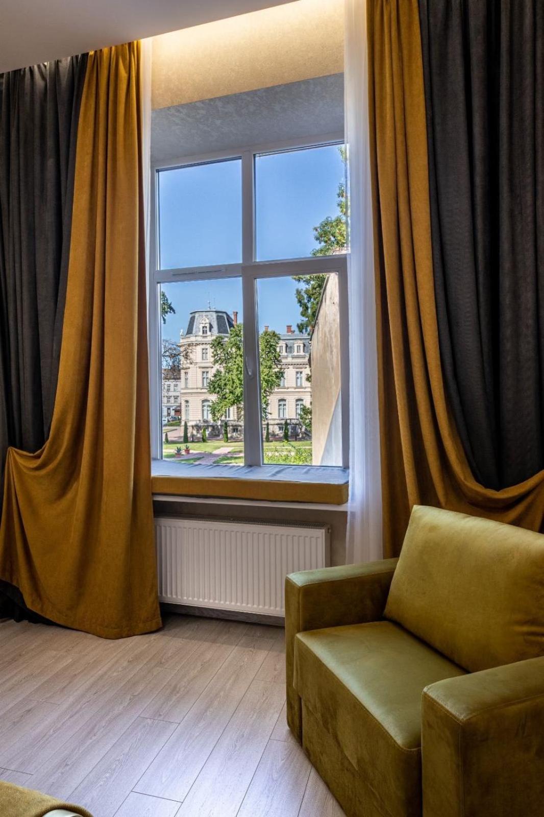 Rynok Square city center two bedroom apartment!